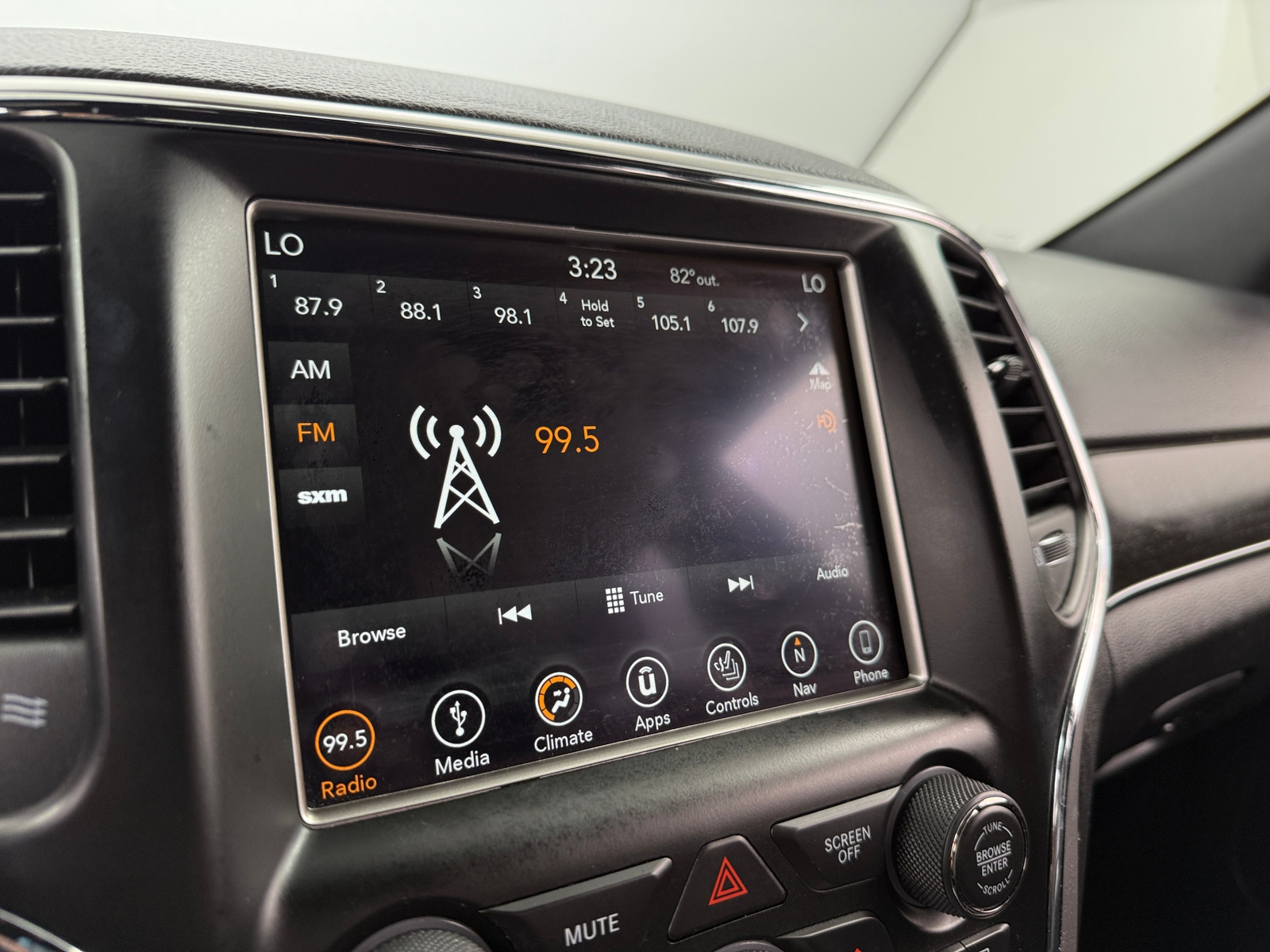 Thumbnail: 2018 Jeep Grand Cherokee - 3
