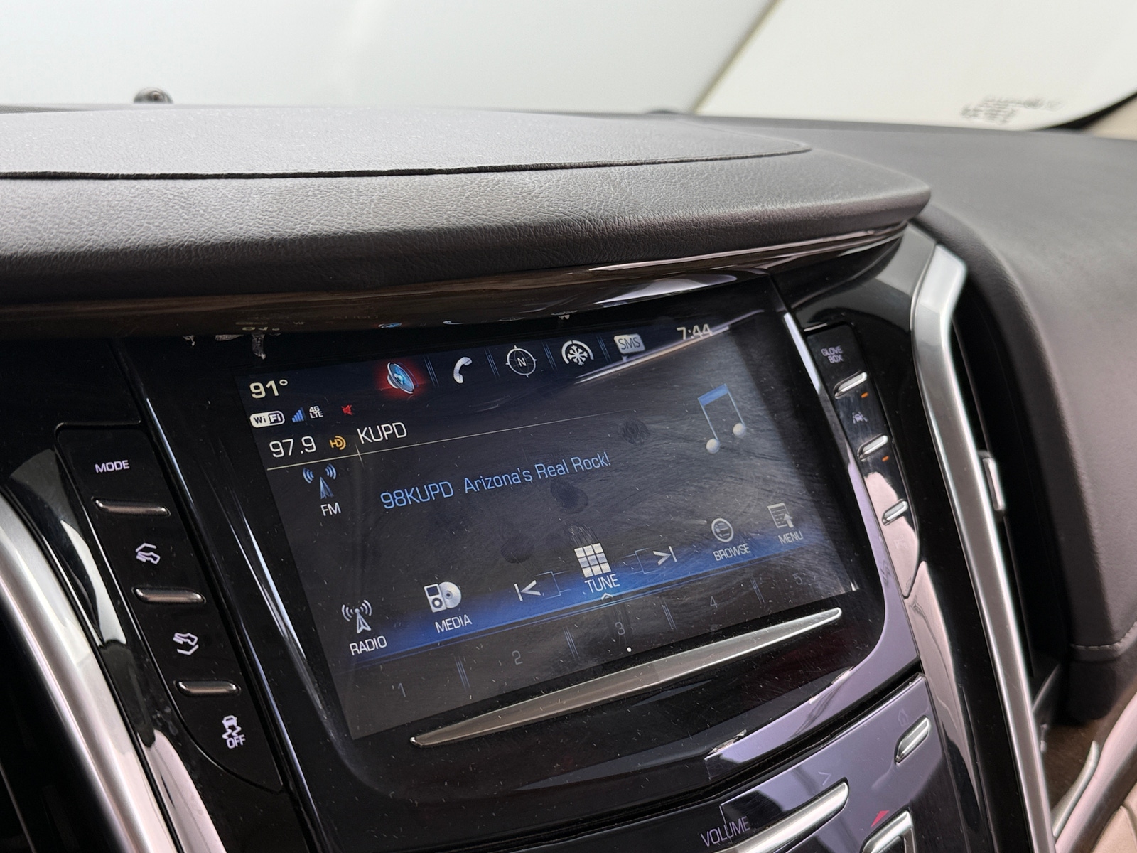 Thumbnail: 2020 Cadillac Escalade - 3