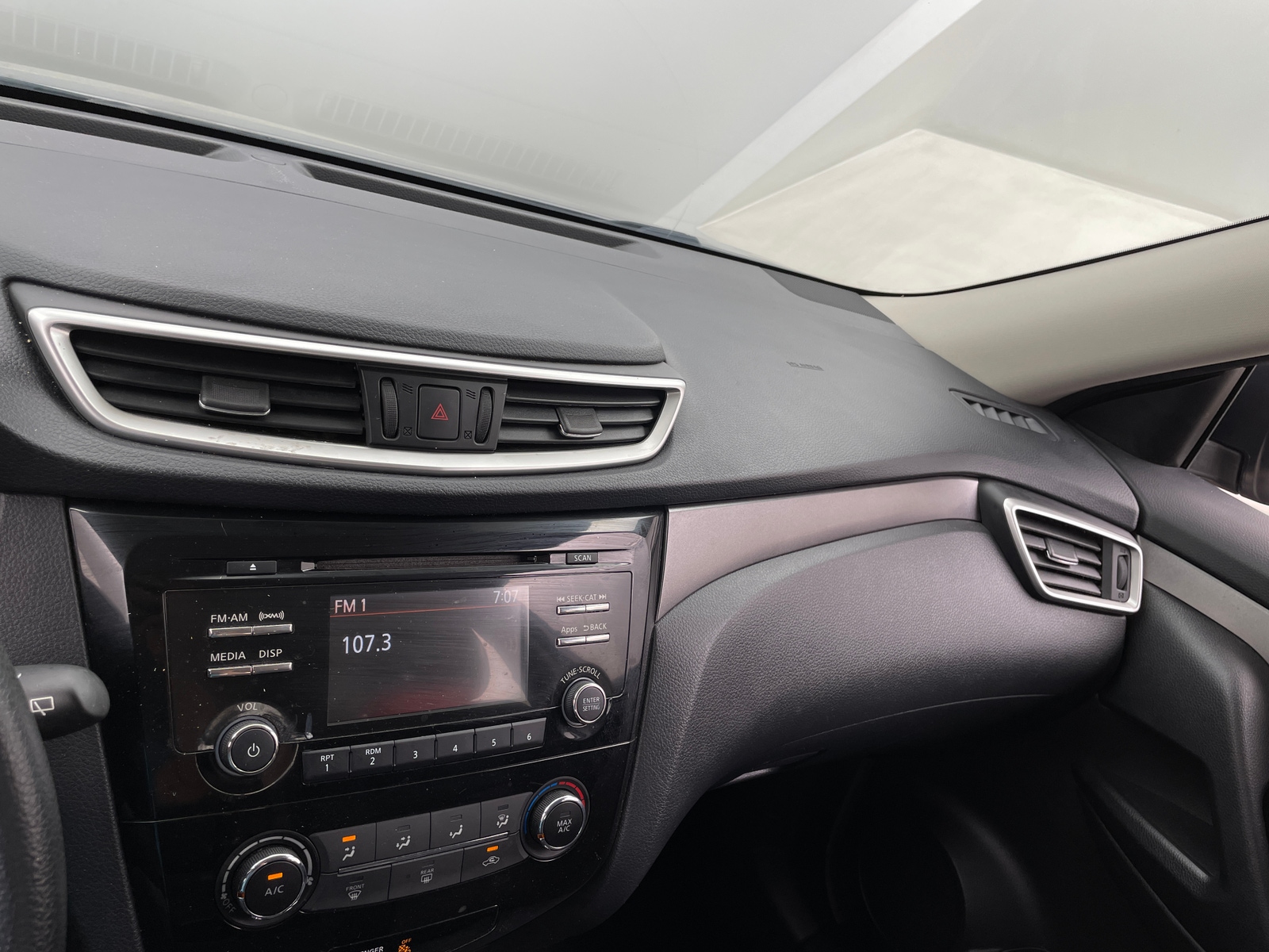 Thumbnail: 2016 Nissan Rogue - 4