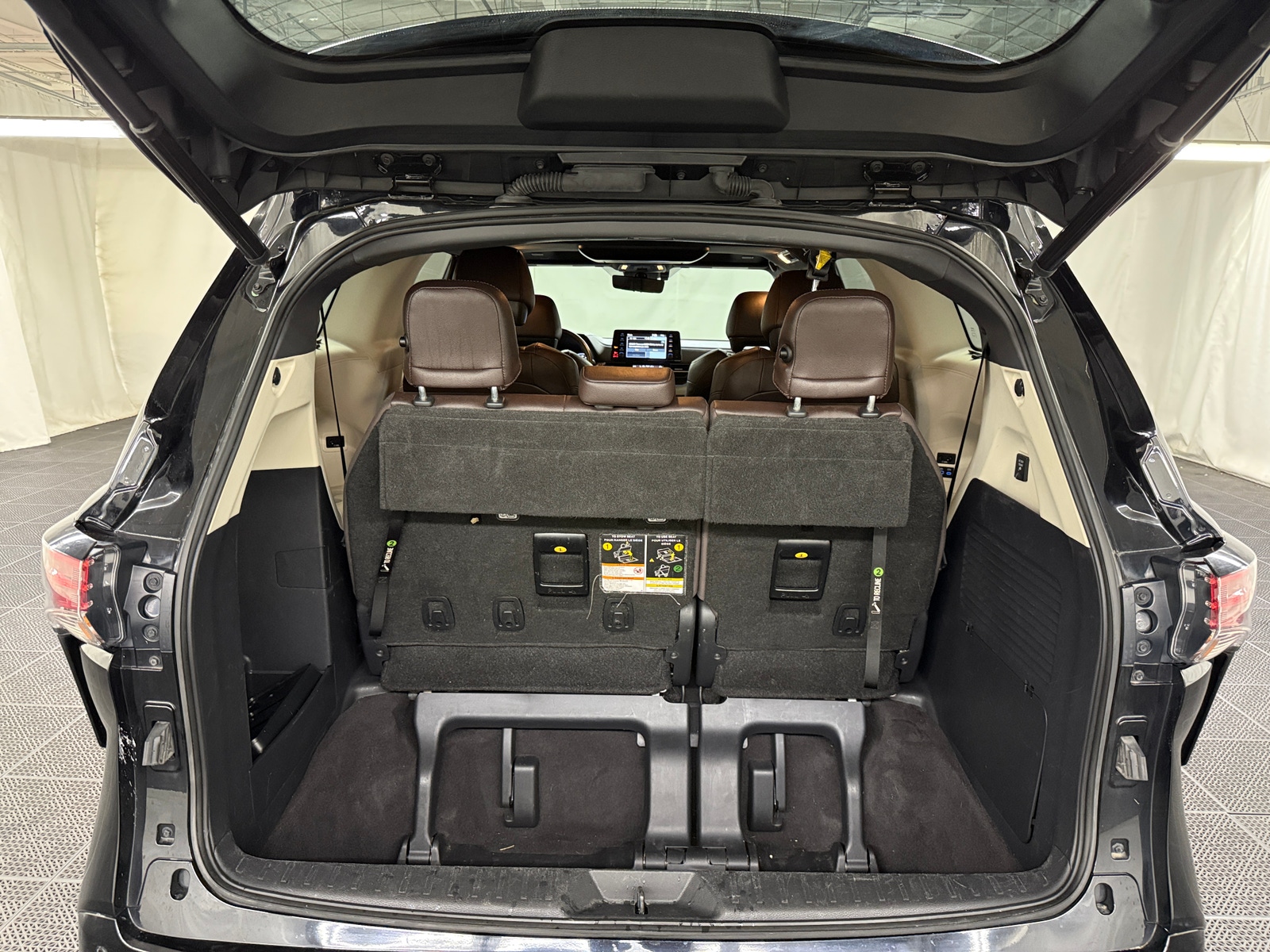Thumbnail: 2021 Toyota Sienna - 6