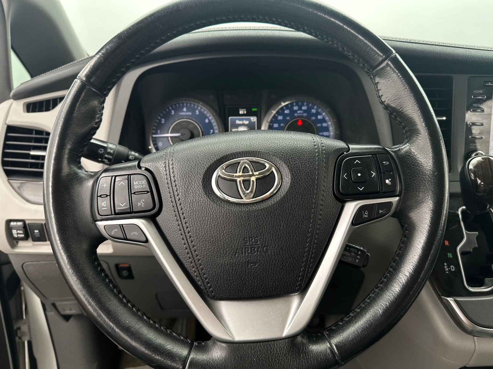 Thumbnail: 2019 Toyota Sienna - 4