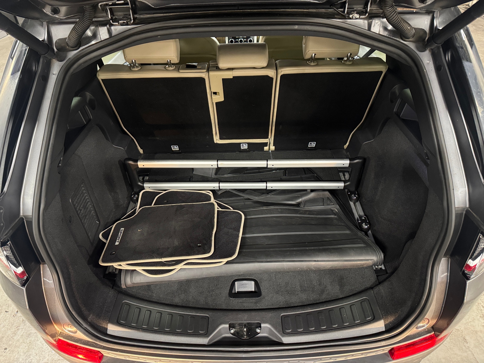 Thumbnail: 2016 Land Rover Discovery Sport - 6