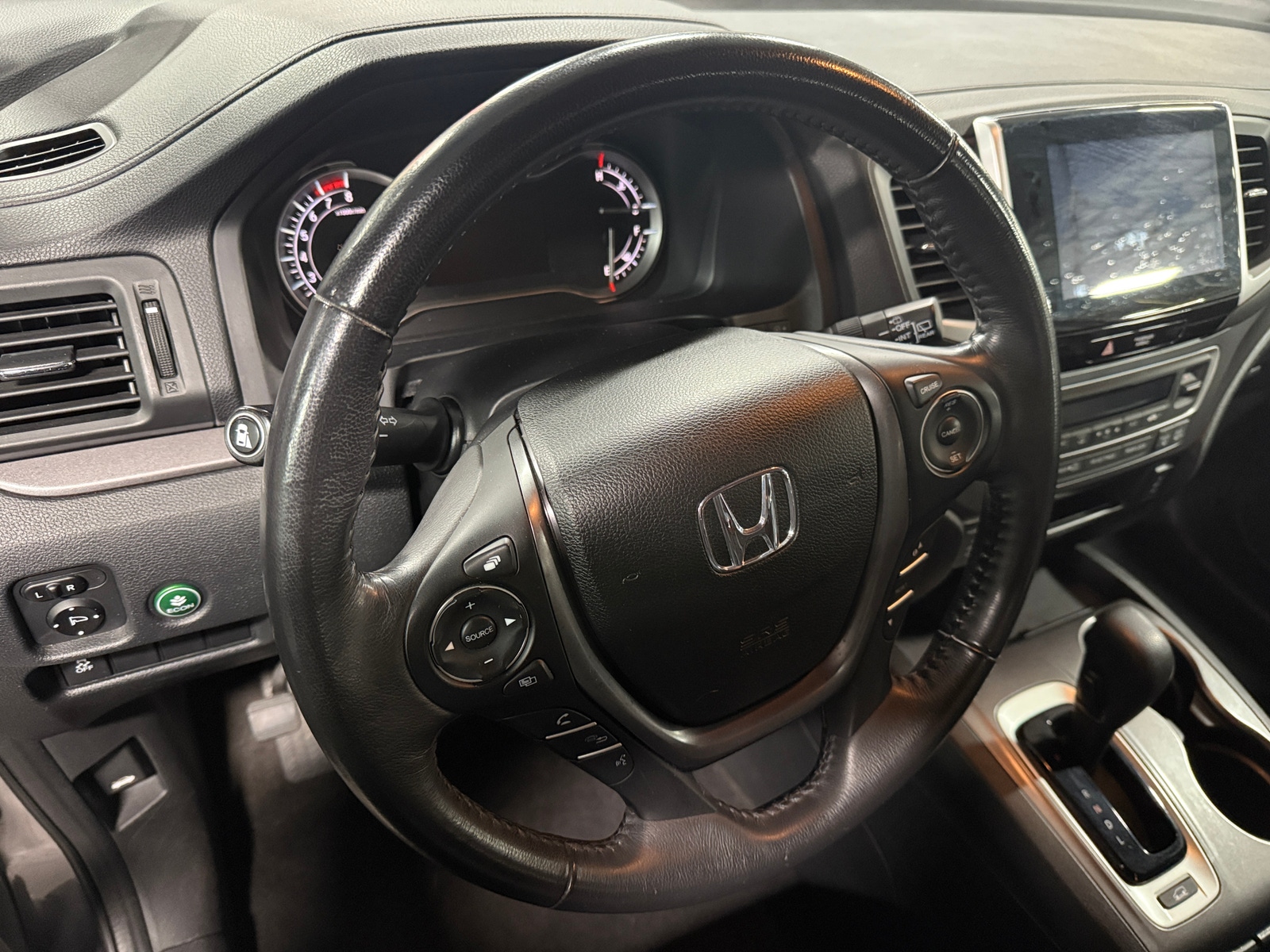 Thumbnail: 2017 Honda Pilot - 4
