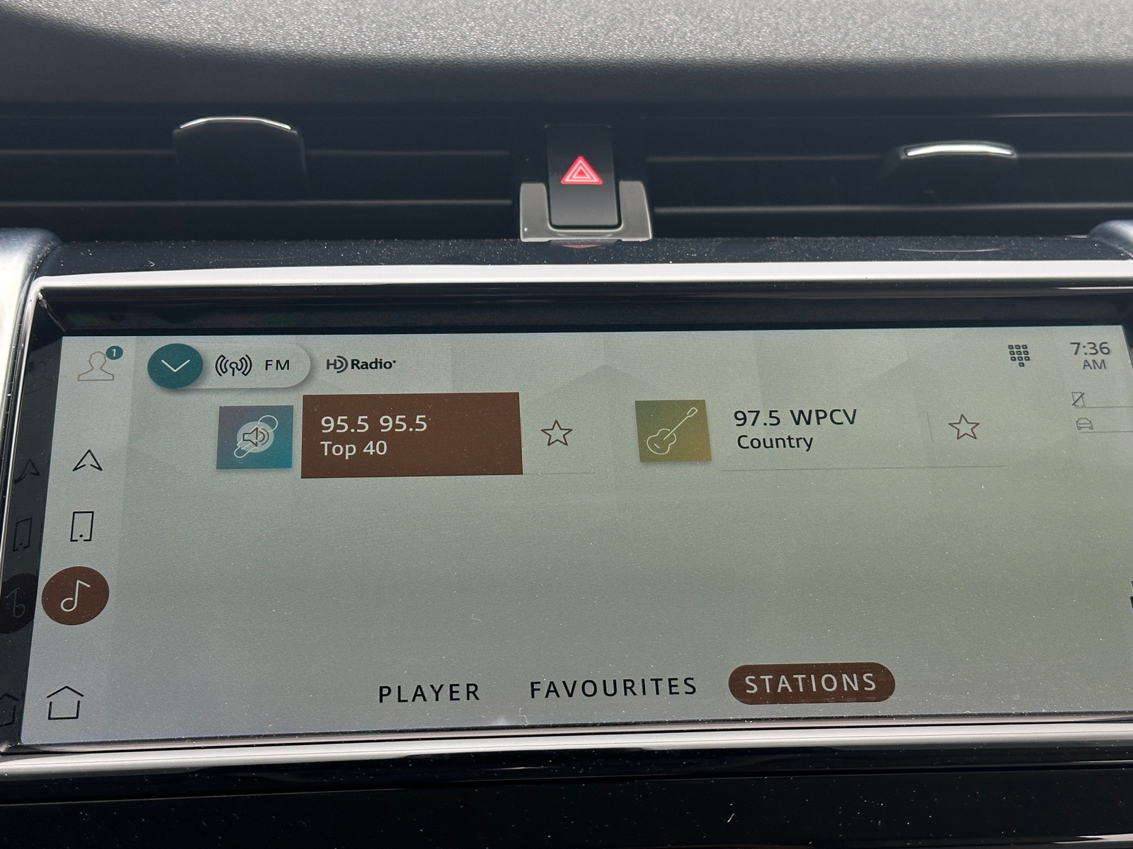 Thumbnail: 2022 Land Rover Discovery Sport - 3