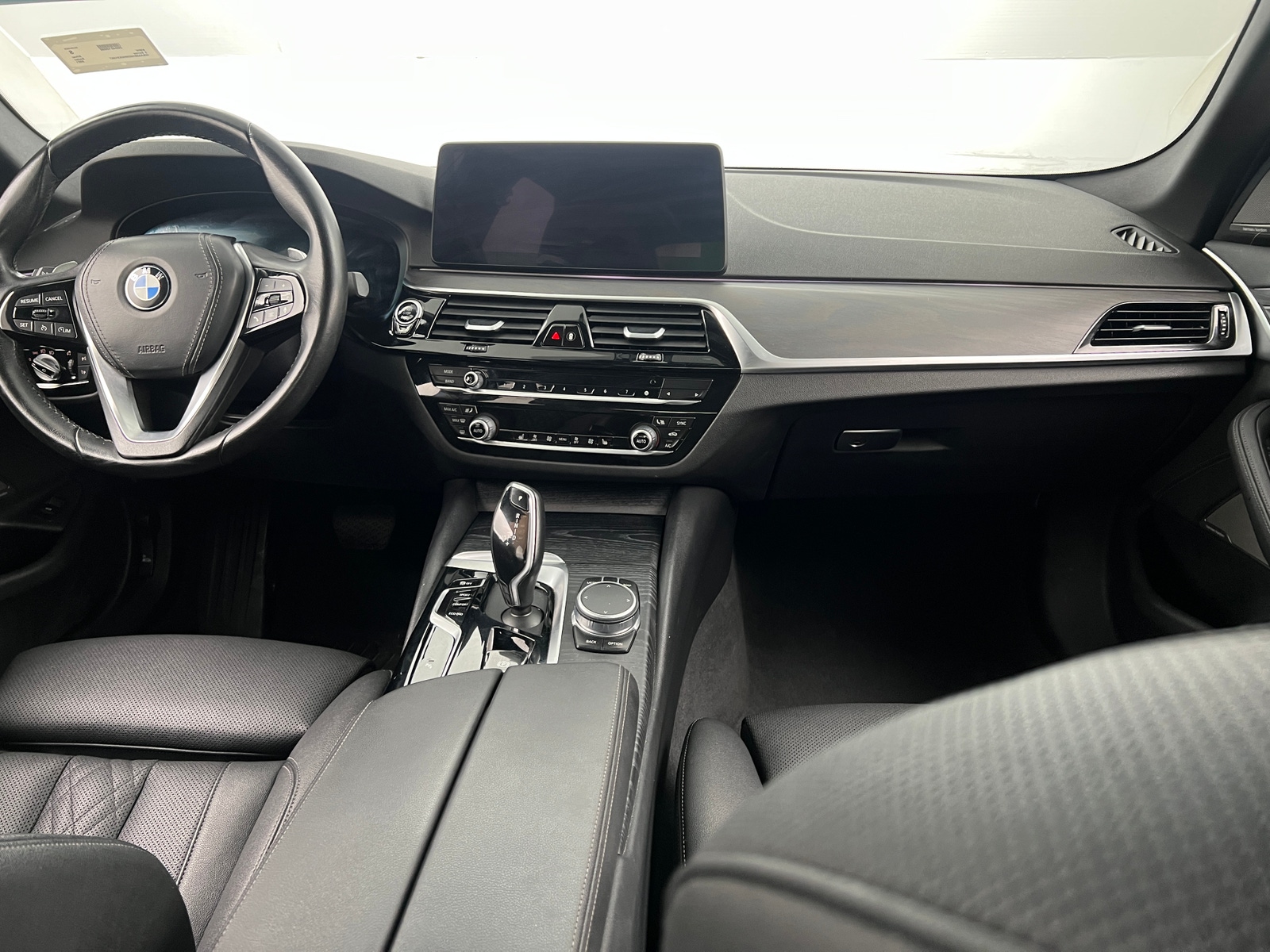 Thumbnail: 2021 BMW 5 Series - 3