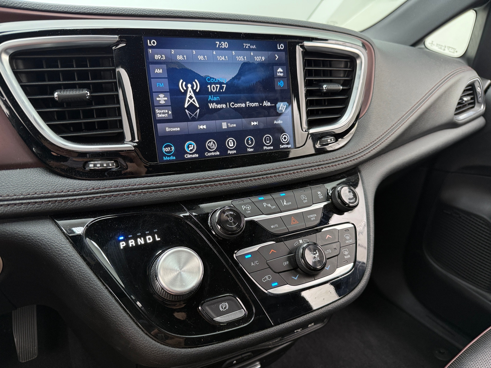 Thumbnail: 2020 Chrysler Pacifica - 4
