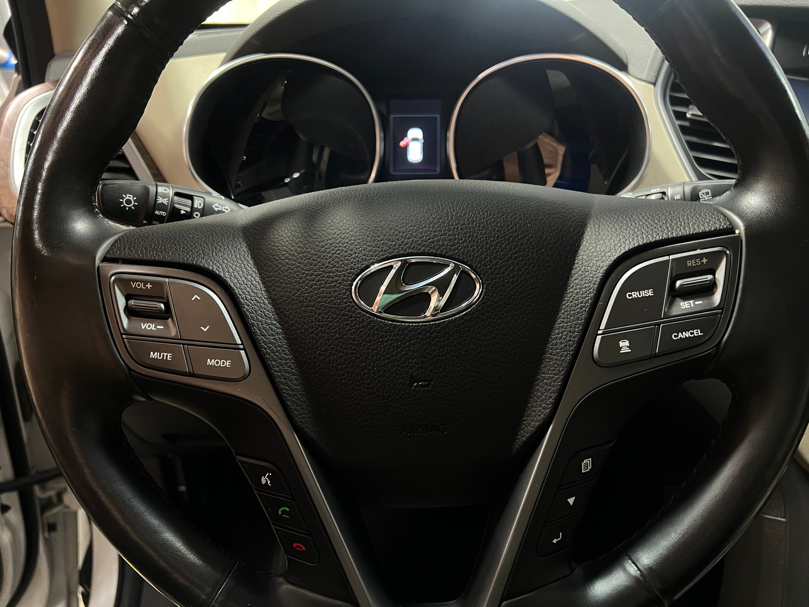 Thumbnail: 2017 Hyundai Santa Fe - 4