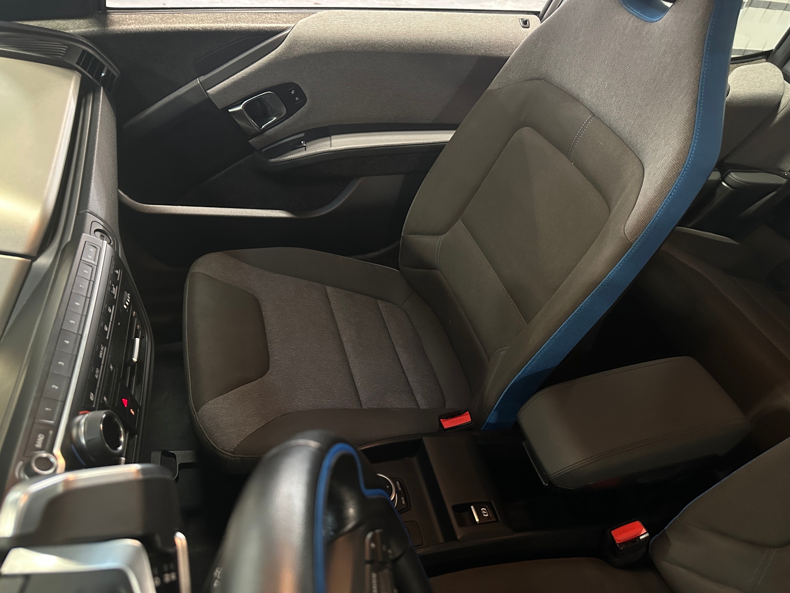 Thumbnail: 2019 BMW i3 - 2