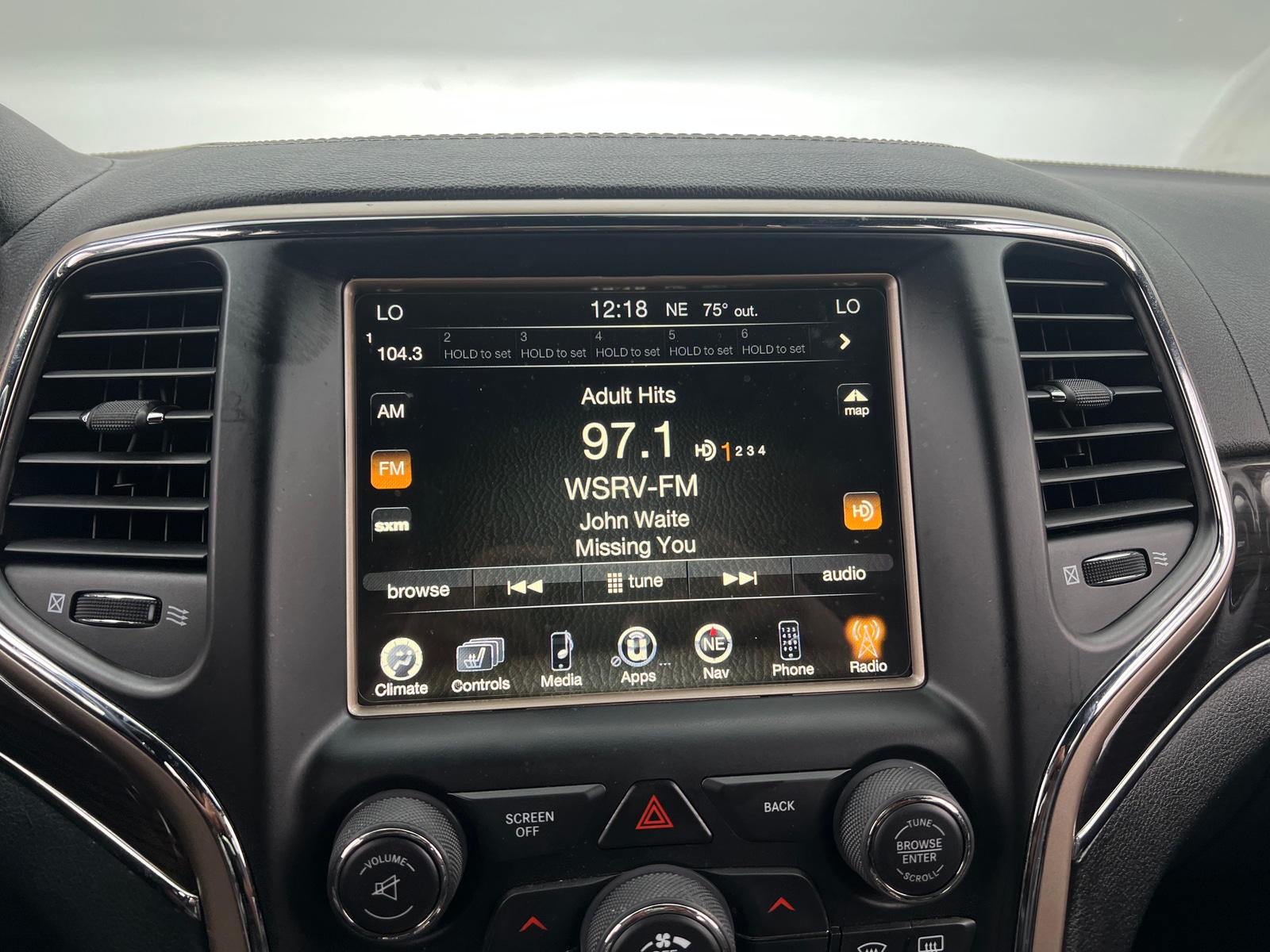Thumbnail: 2017 Jeep Grand Cherokee - 3
