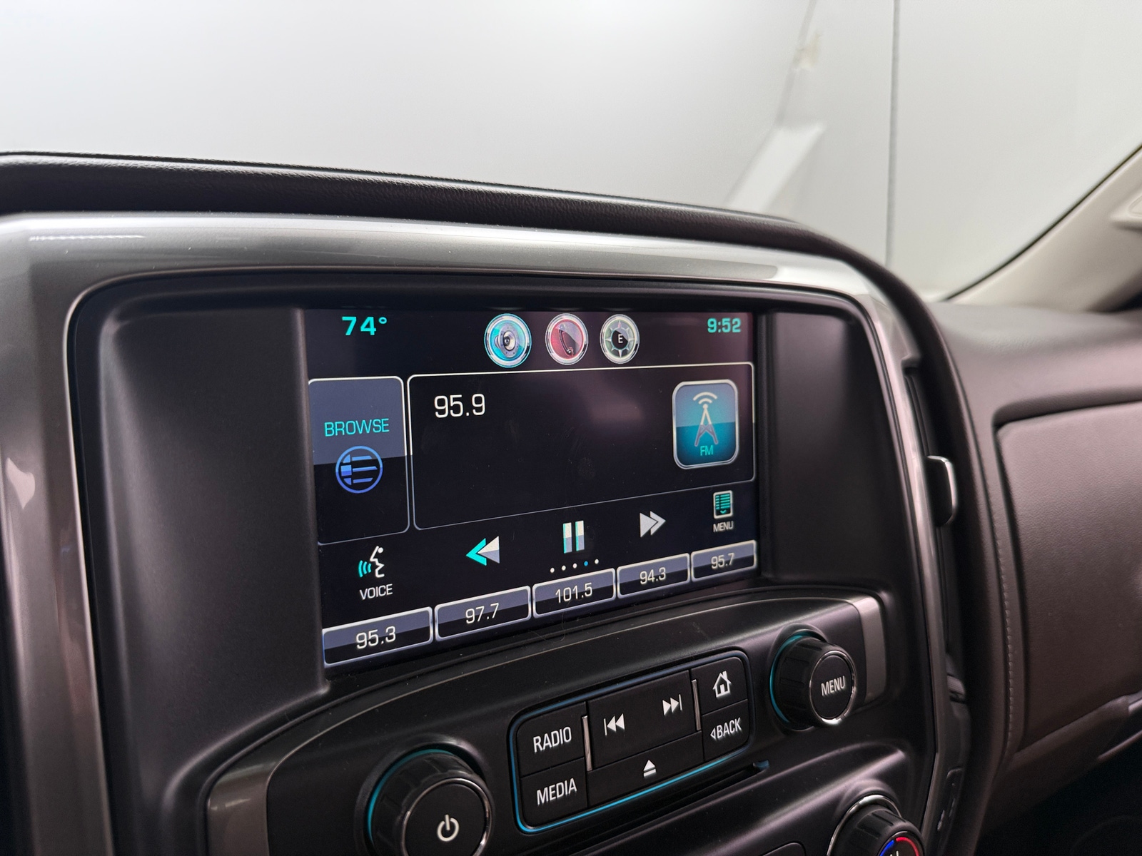 Thumbnail: 2015 Chevrolet Silverado 1500 - 3