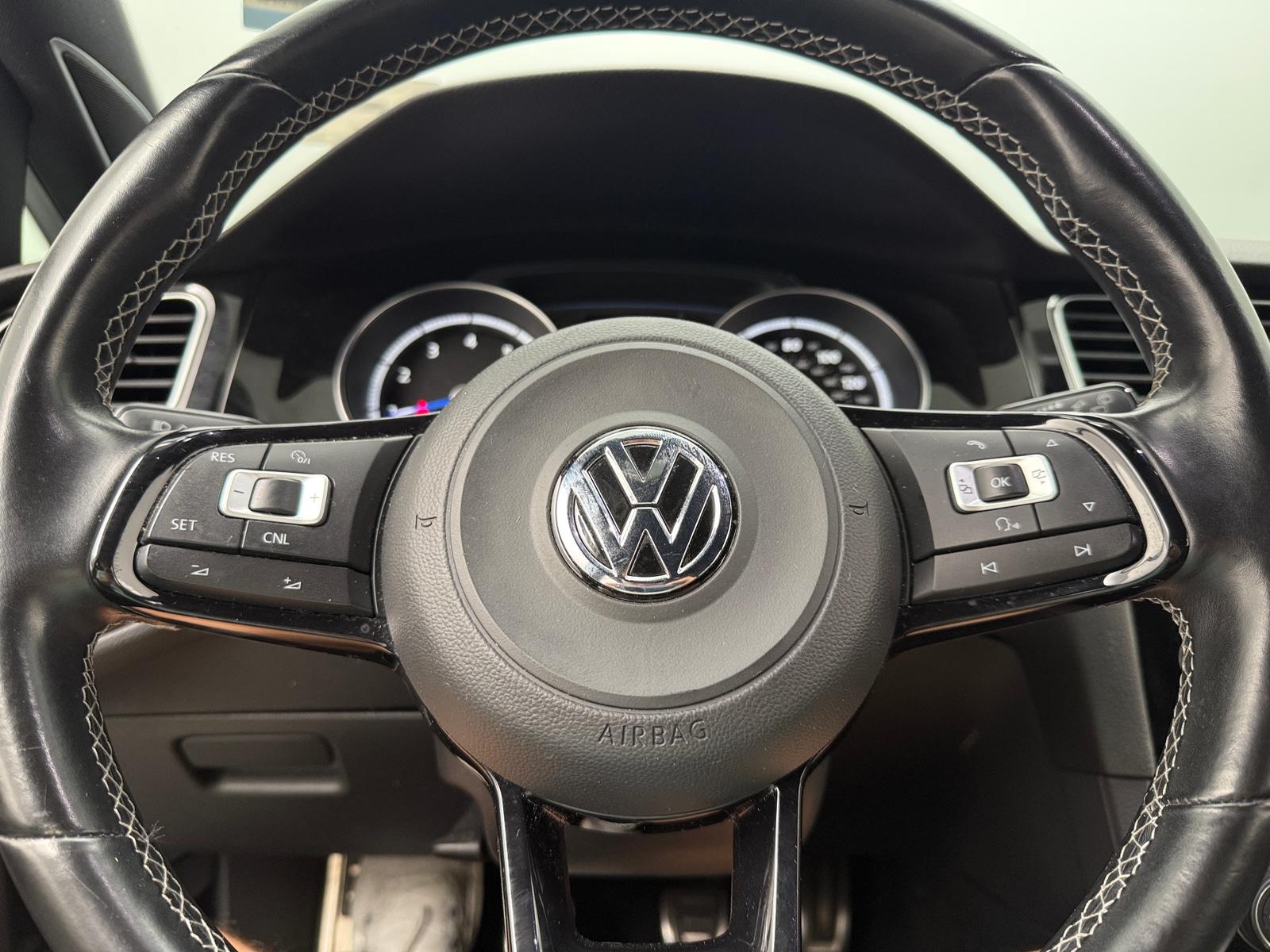 Thumbnail: 2016 Volkswagen Golf - 4