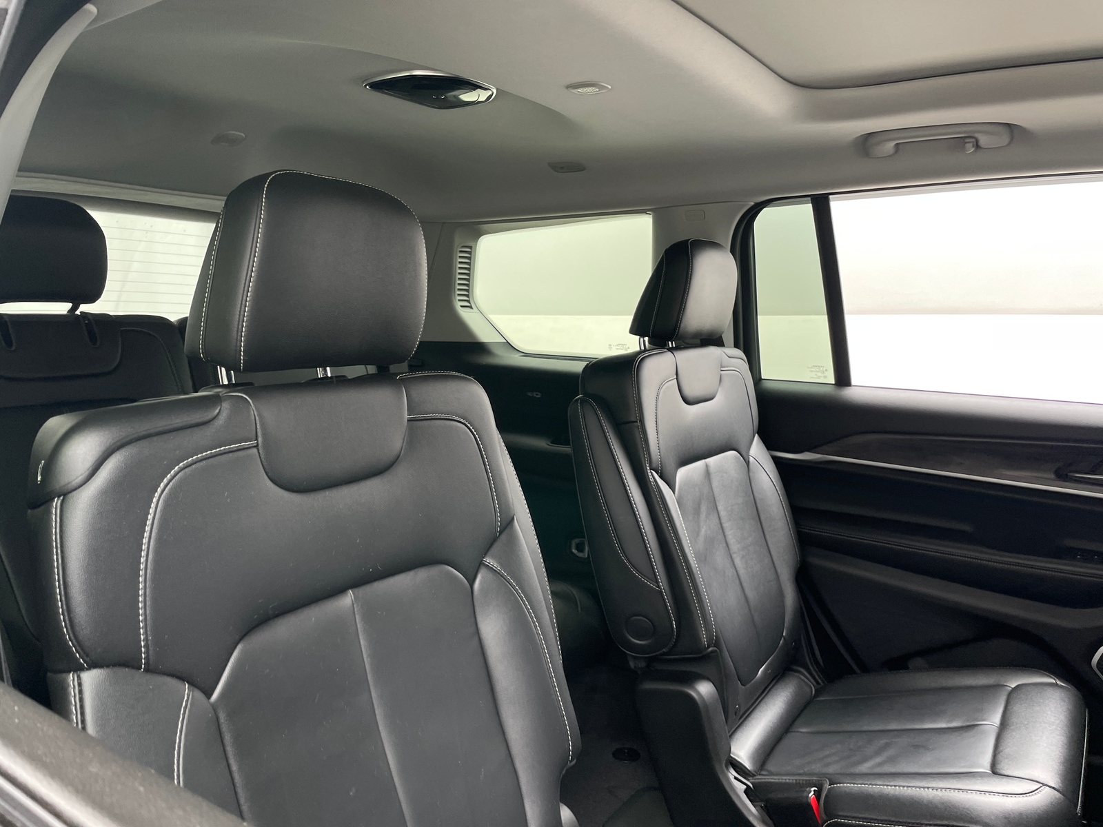 Thumbnail: 2022 Jeep Grand Cherokee L - 5