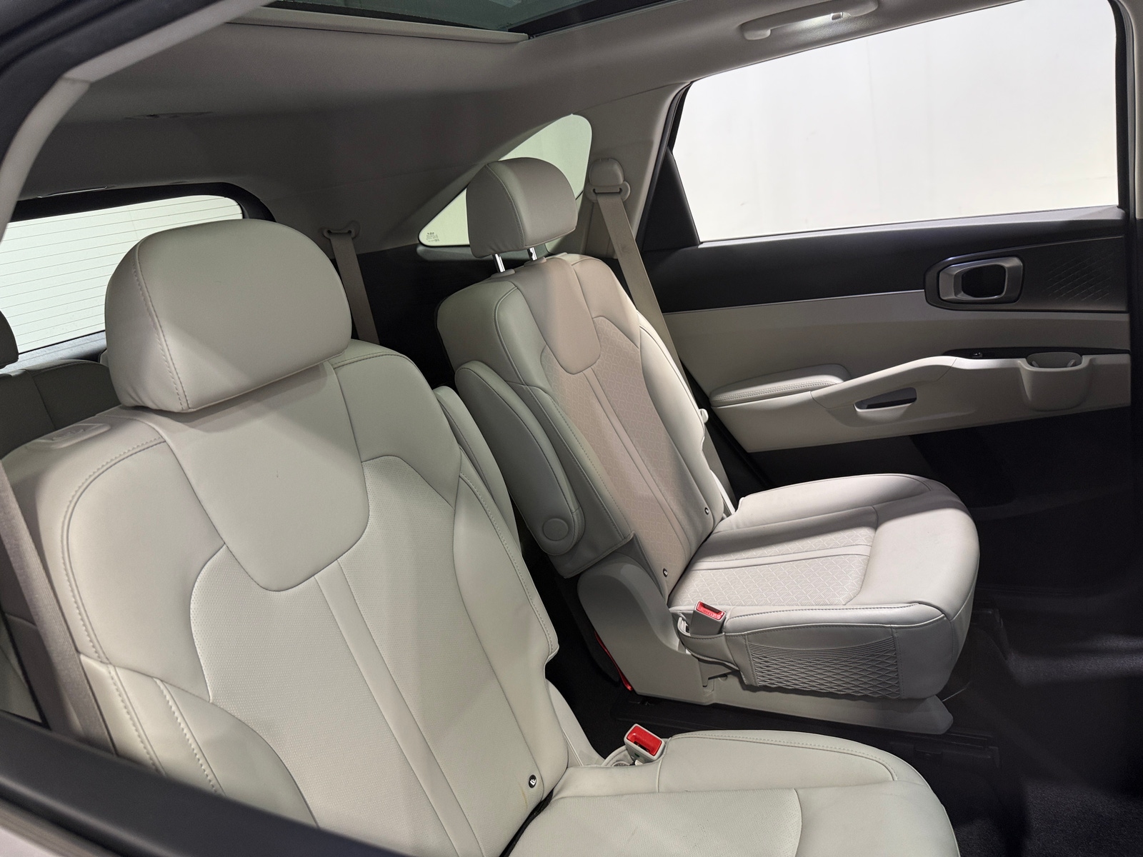Thumbnail: 2023 Kia Sorento - 5