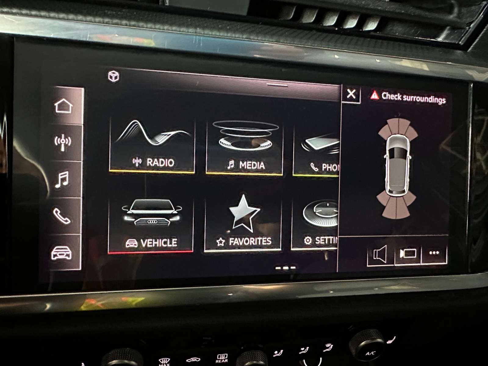 Thumbnail: 2023 Audi Q3 - 3