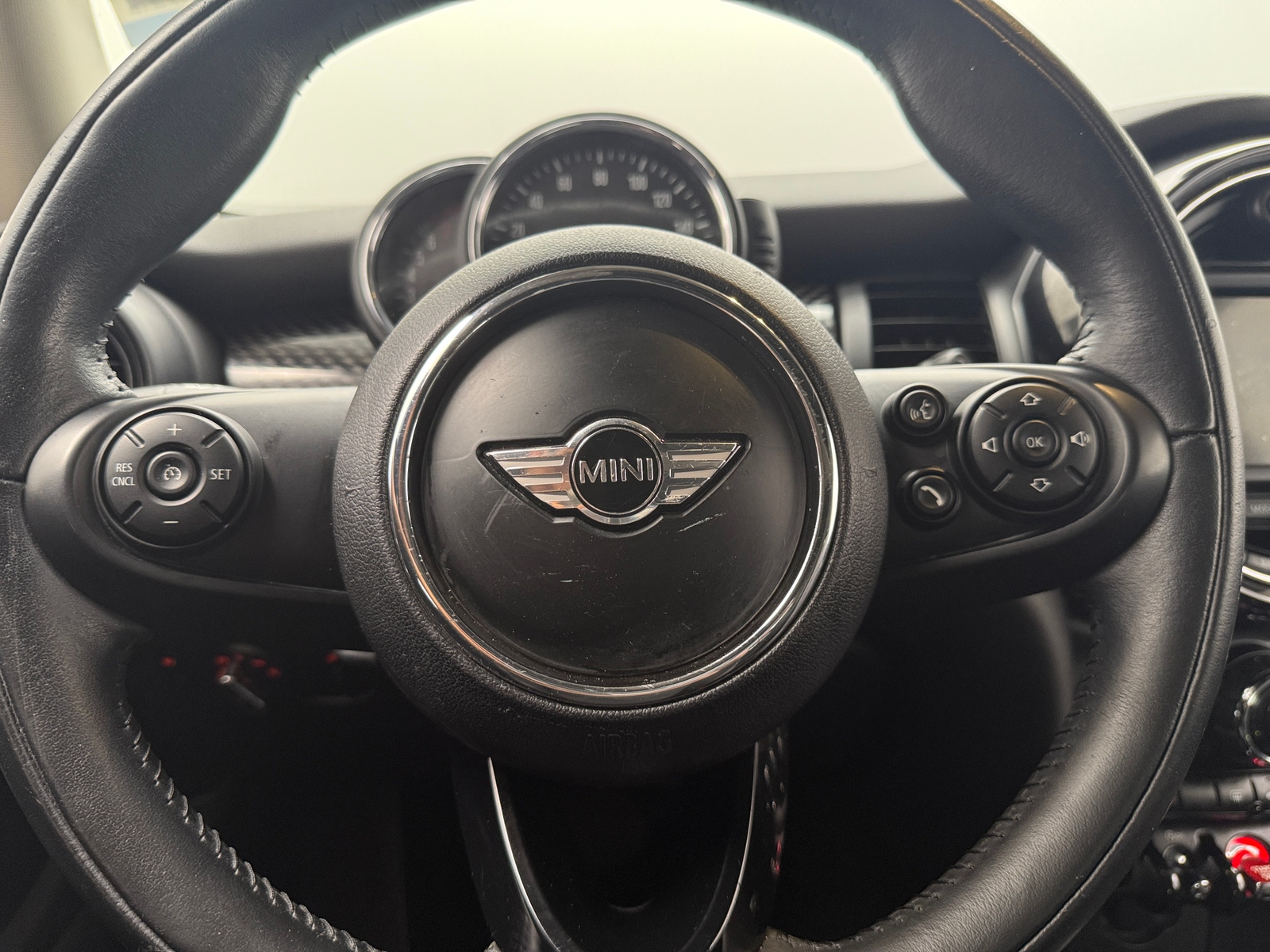Thumbnail: 2017 MINI Cooper Hardtop - 4