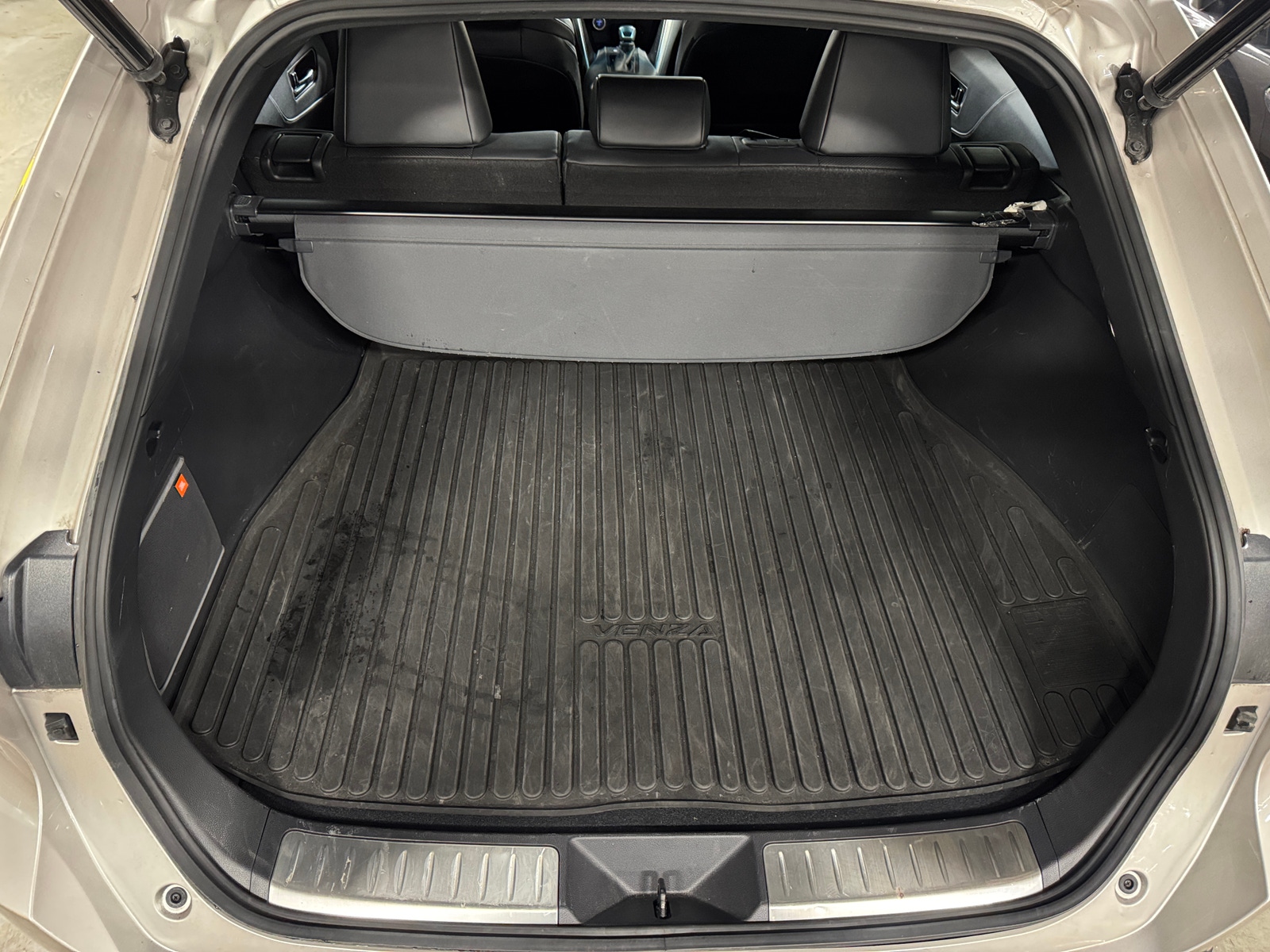 Thumbnail: 2021 Toyota Venza - 6