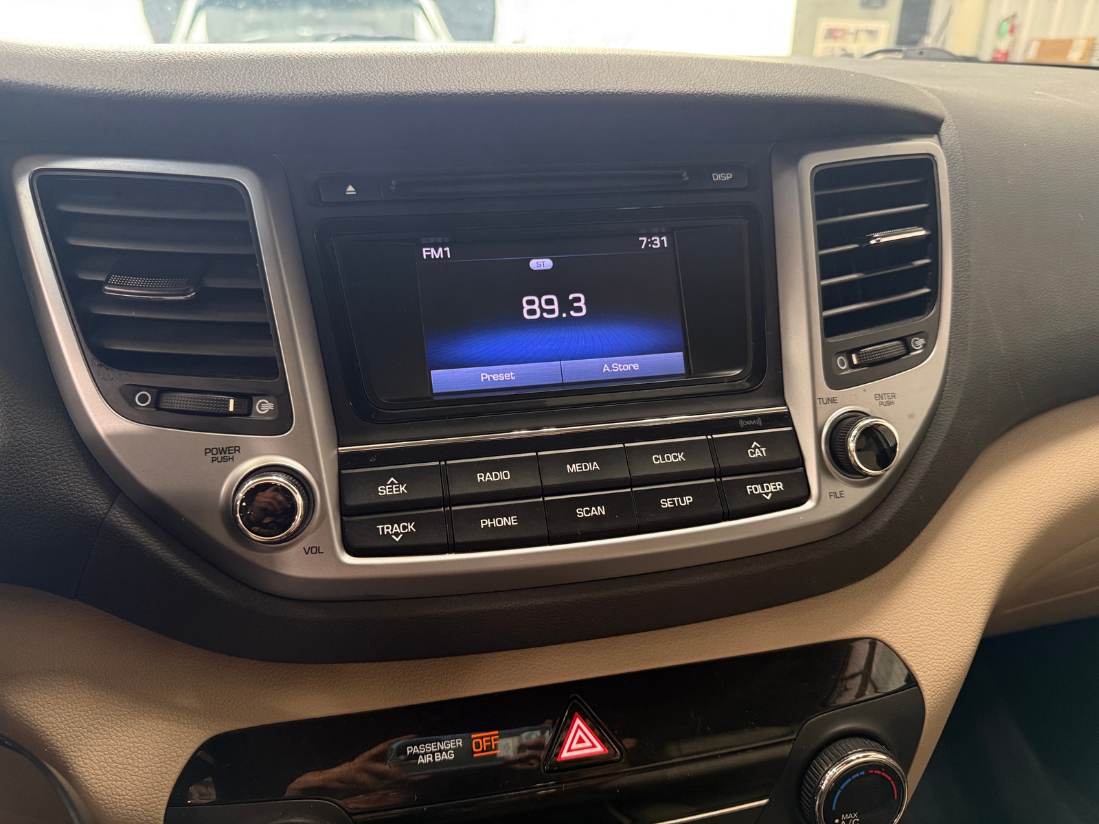 Thumbnail: 2017 Hyundai Tucson - 4