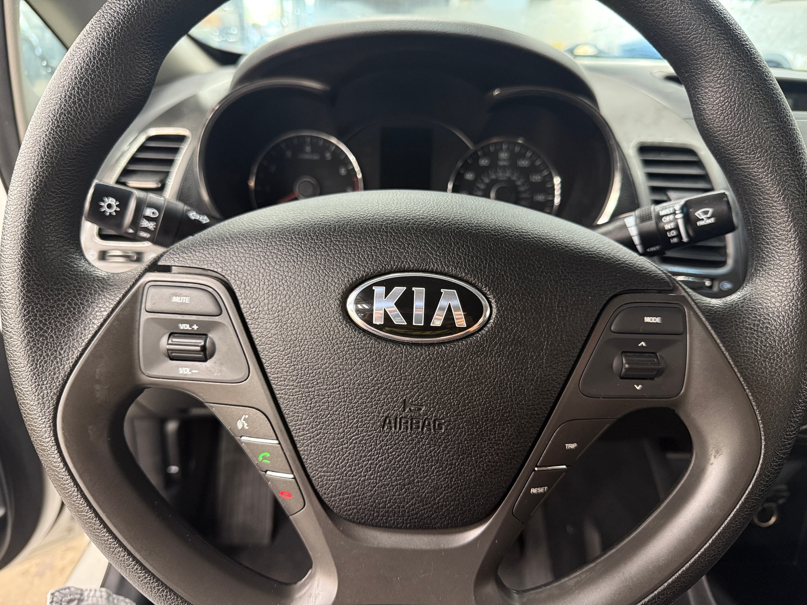 Thumbnail: 2017 Kia Forte - 5