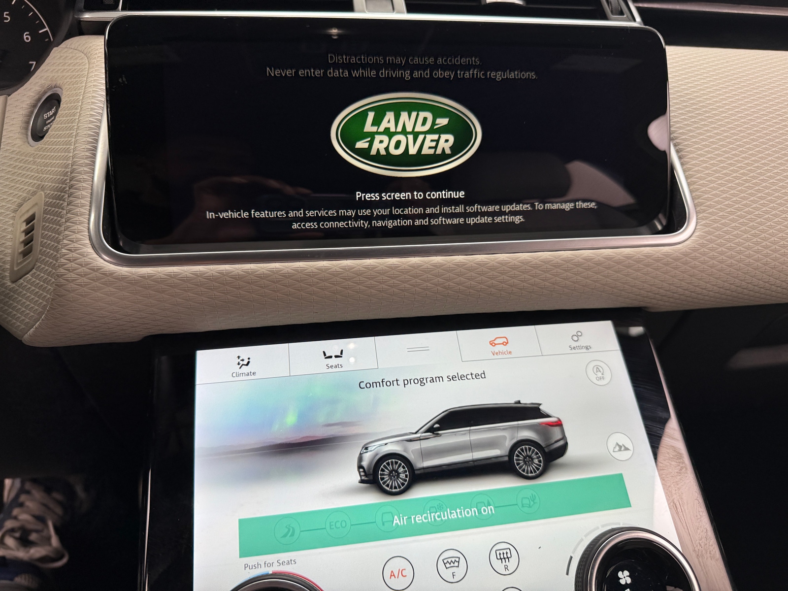 Thumbnail: 2020 Land Rover Range Rover Velar - 3