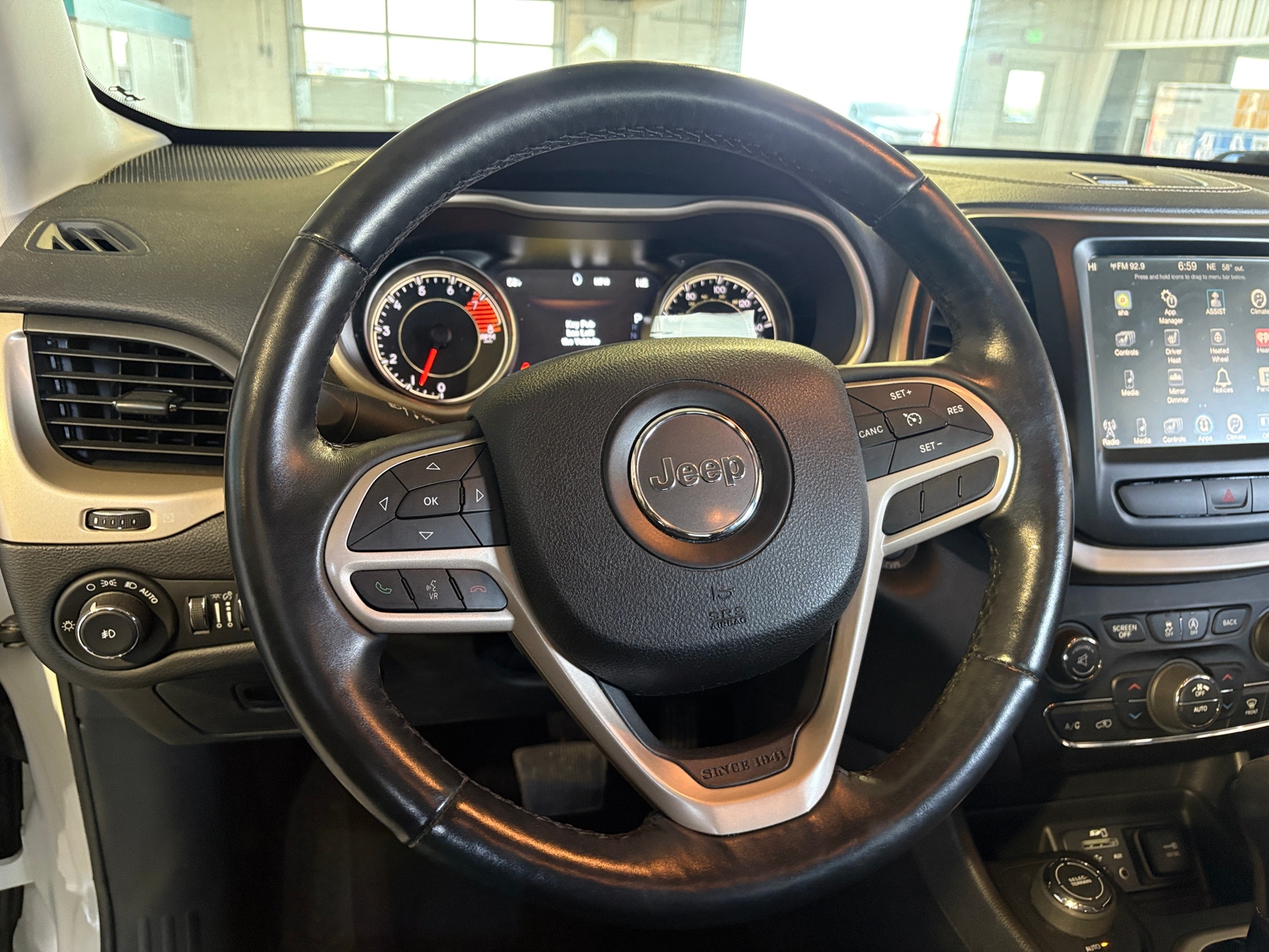 Thumbnail: 2017 Jeep Cherokee - 4