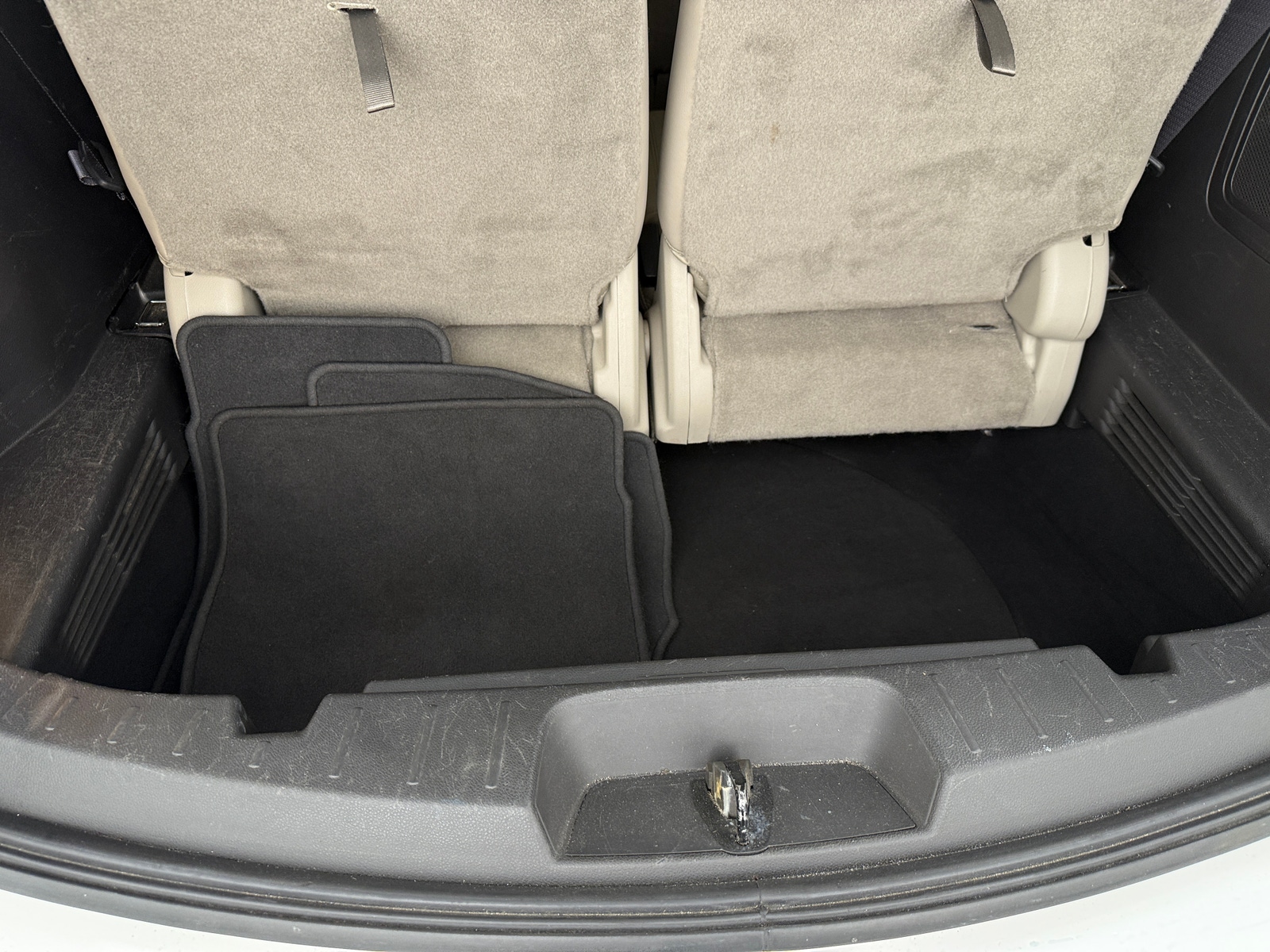 Thumbnail: 2015 Ford Explorer - 6