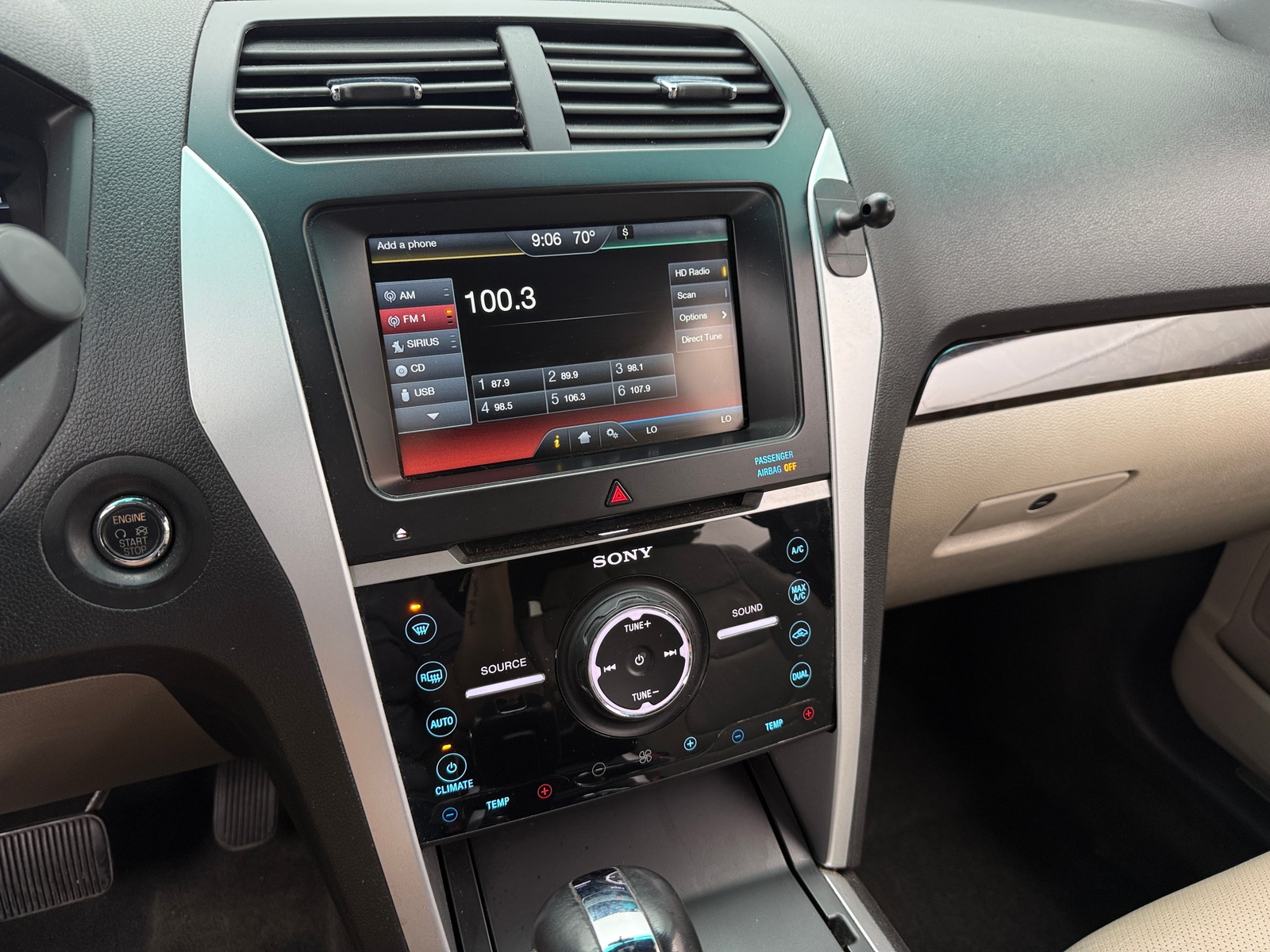 Thumbnail: 2015 Ford Explorer - 3