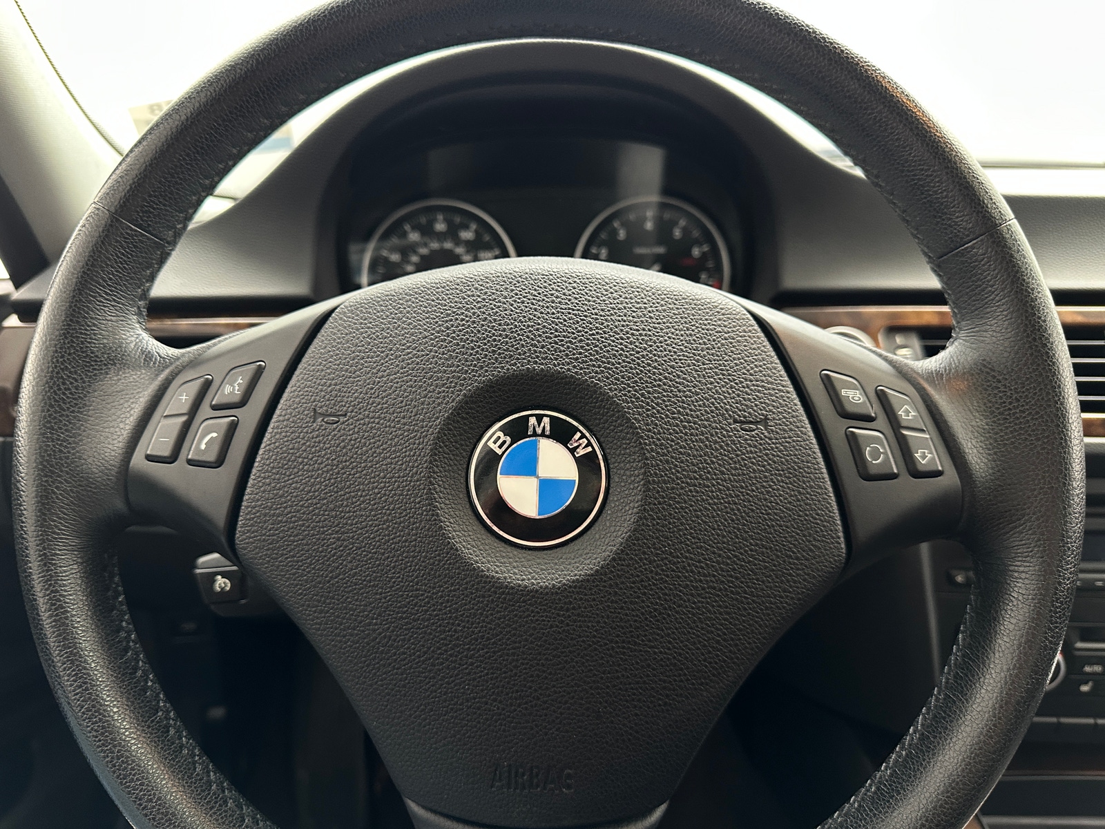 Thumbnail: 2011 BMW 3 Series - 4