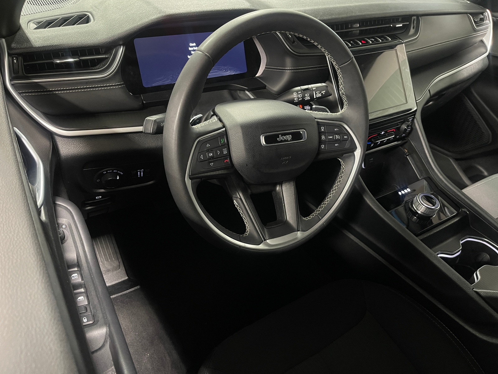 Thumbnail: 2024 Jeep Grand Cherokee L - 3