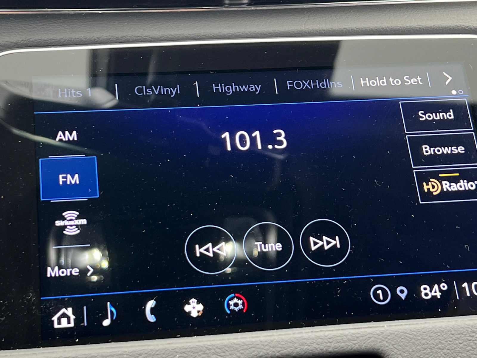 Thumbnail: 2023 Cadillac XT4 - 3