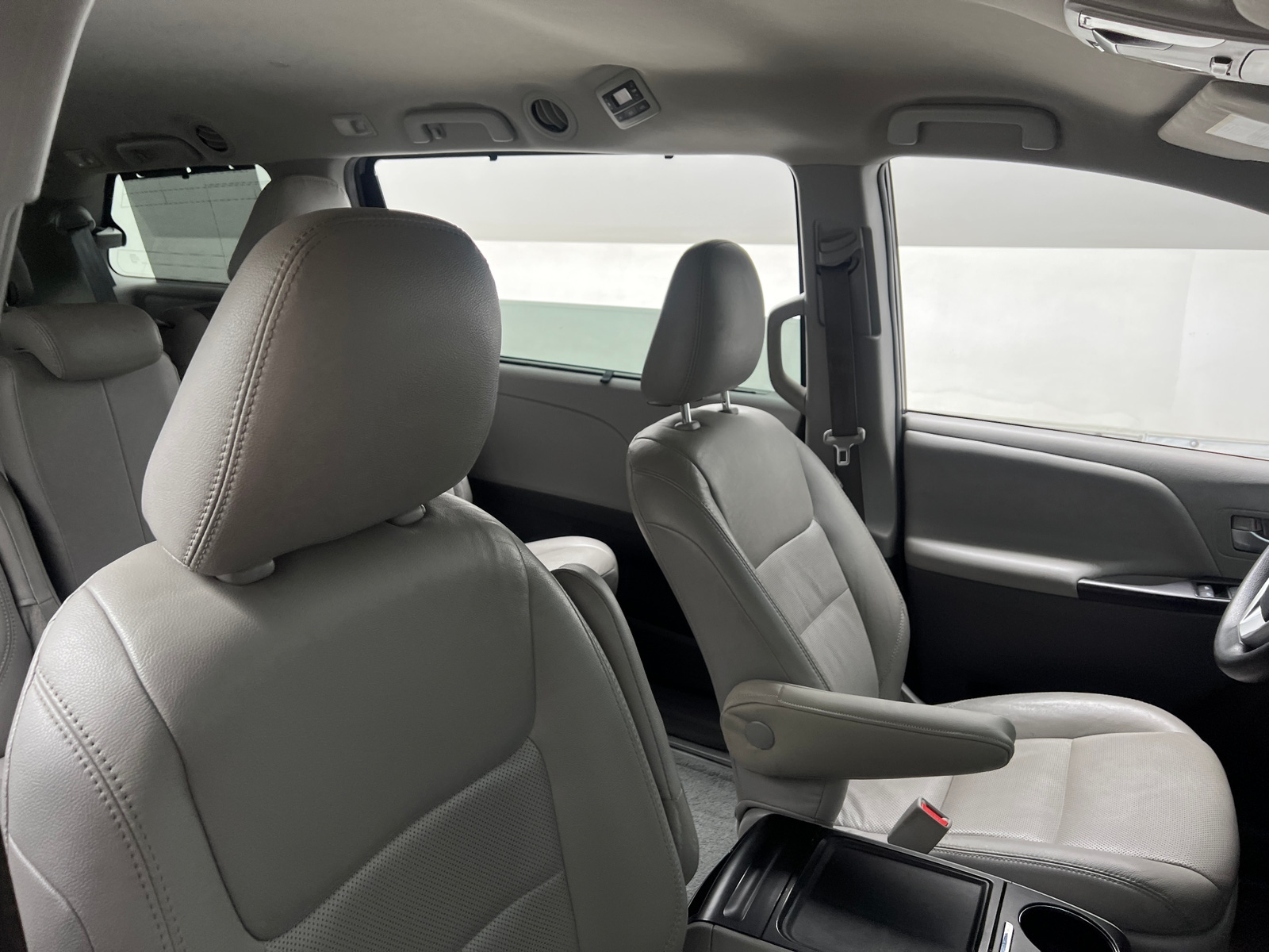 Thumbnail: 2015 Toyota Sienna - 2