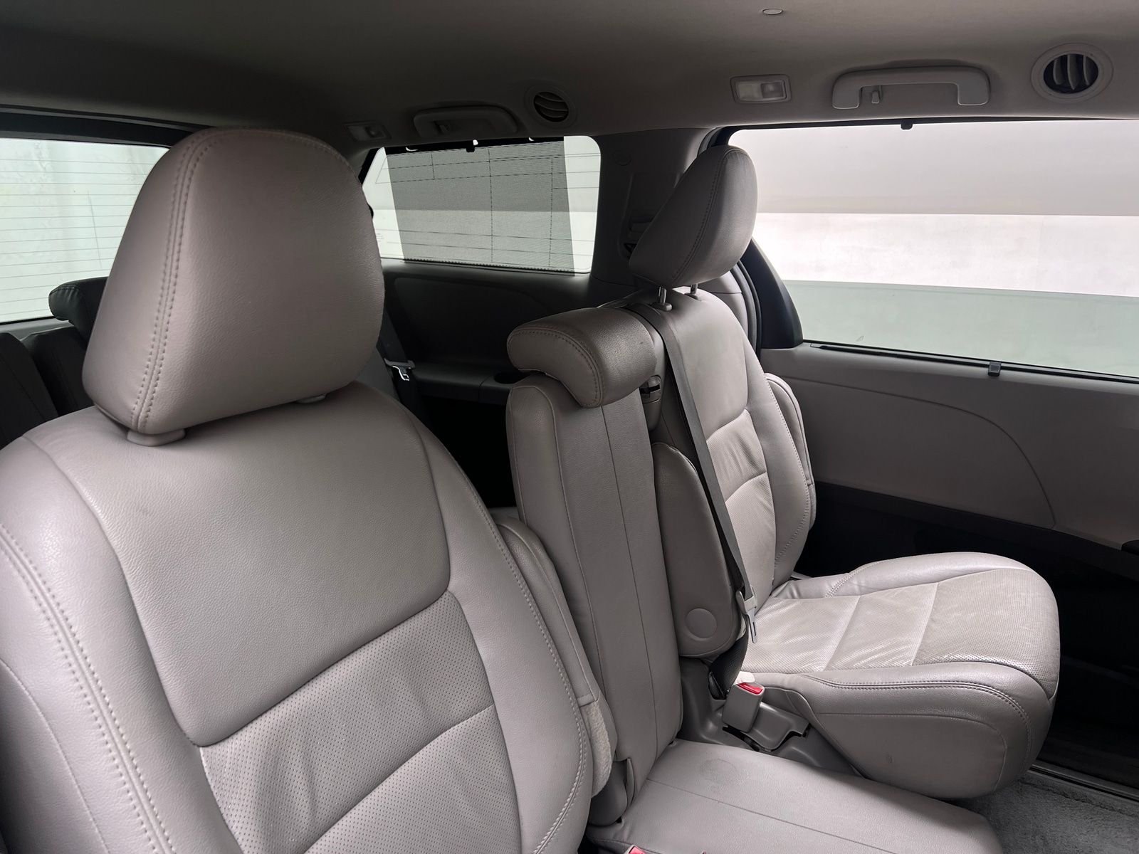 Thumbnail: 2015 Toyota Sienna - 6
