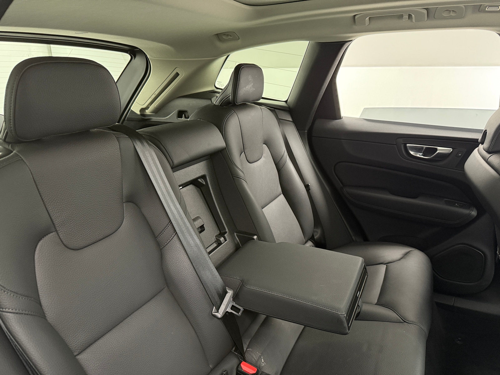 Thumbnail: 2025 Volvo XC60 - 5