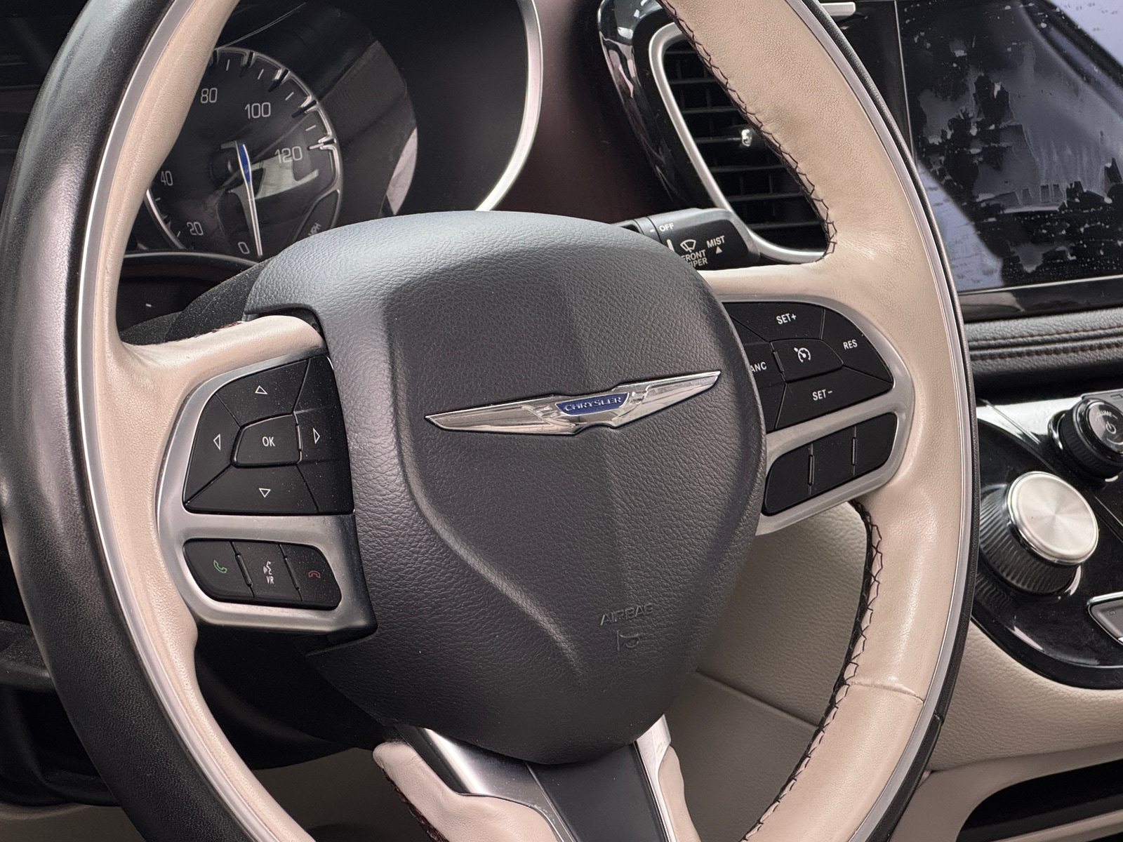Thumbnail: 2020 Chrysler Pacifica - 4