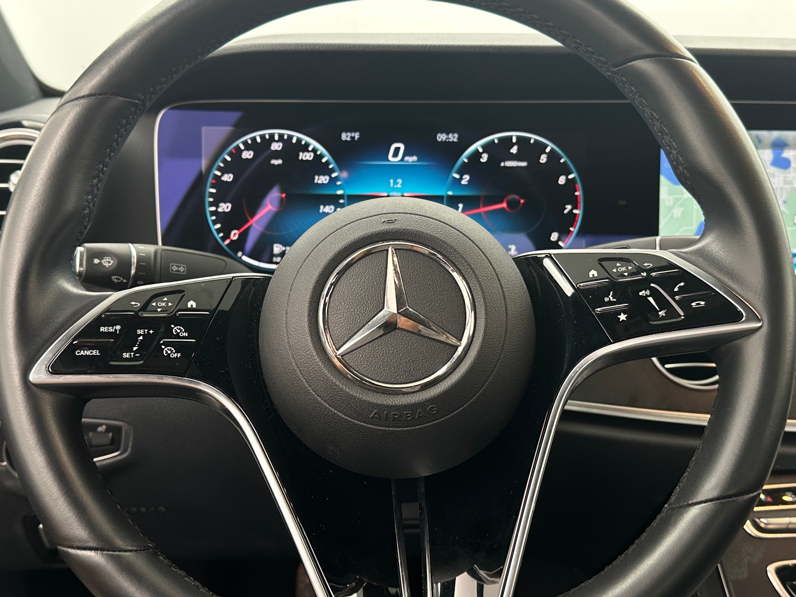 Thumbnail: 2022 Mercedes-Benz E-Class - 4