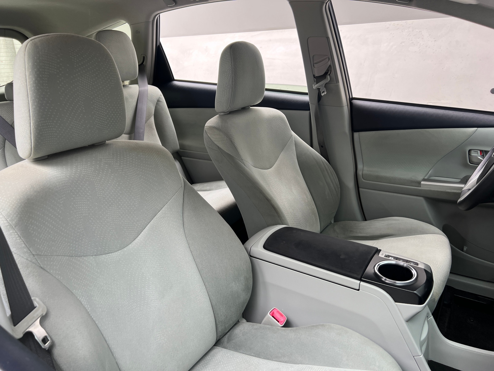 Thumbnail: 2012 Toyota Prius v - 2