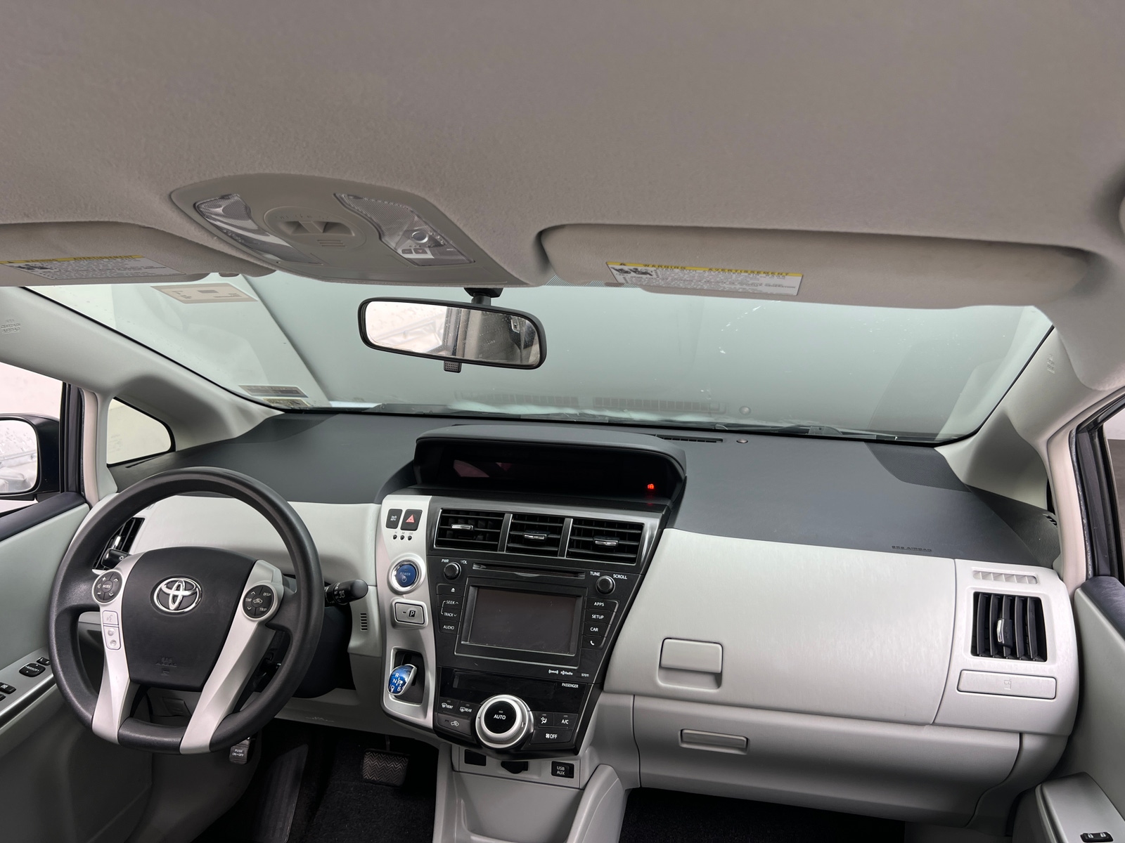 Thumbnail: 2012 Toyota Prius v - 3