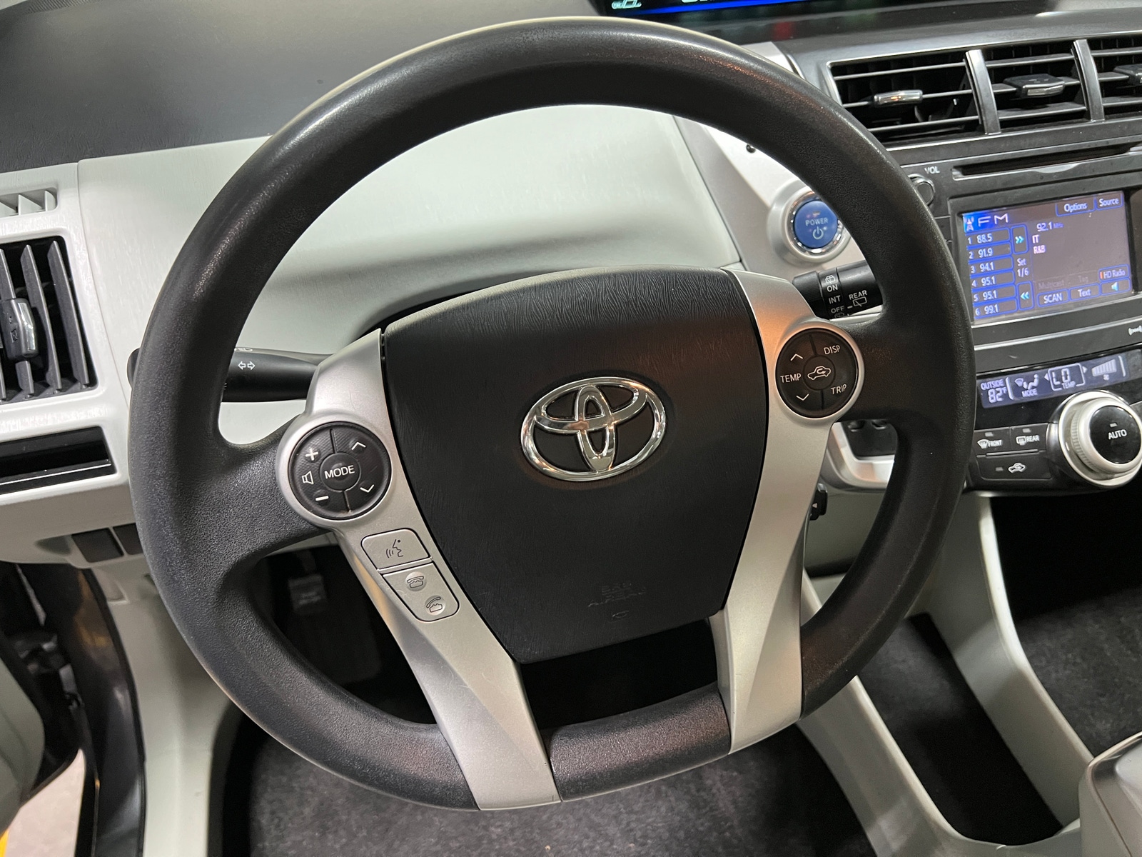 Thumbnail: 2012 Toyota Prius v - 5