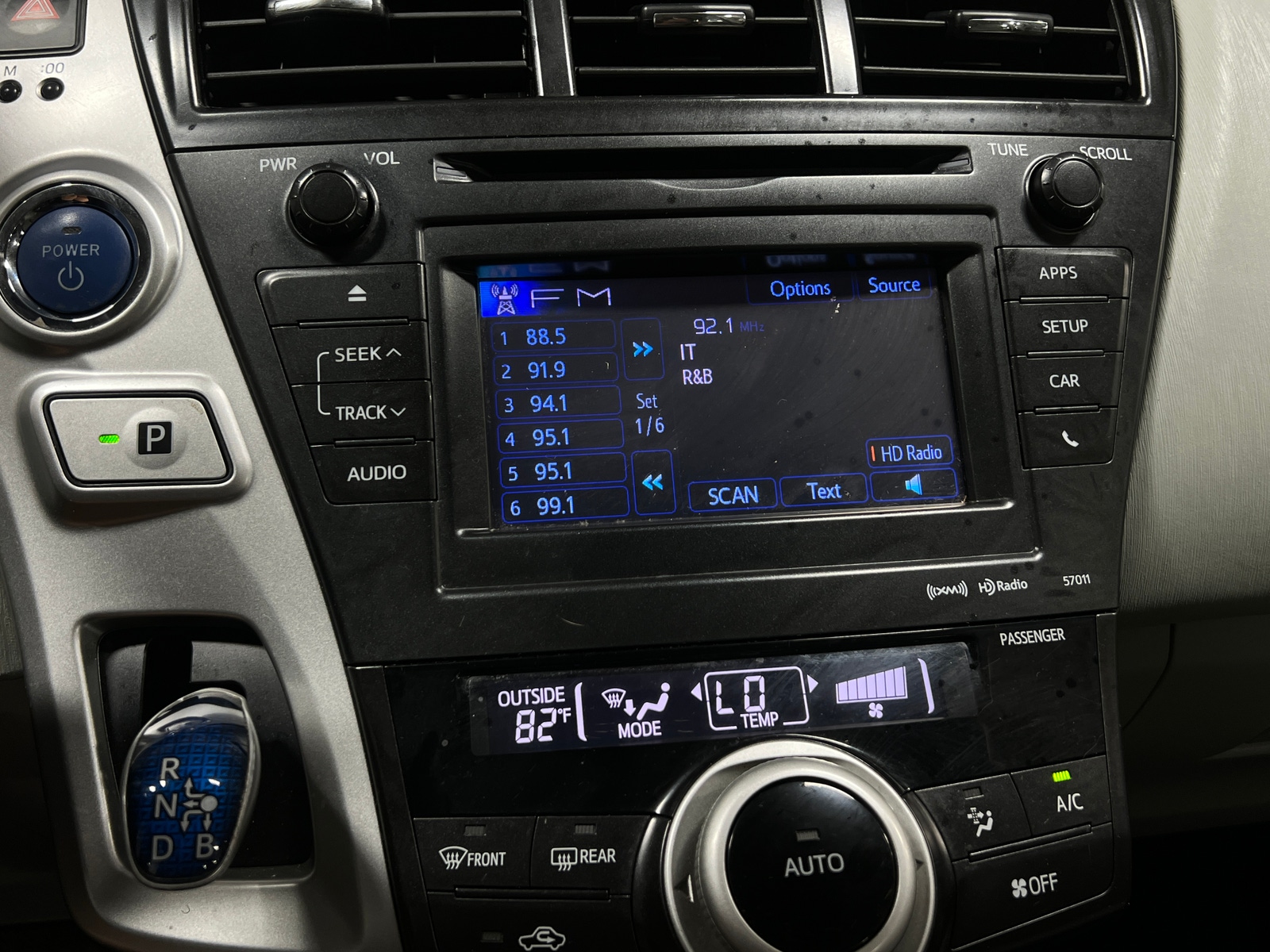 Thumbnail: 2012 Toyota Prius v - 4