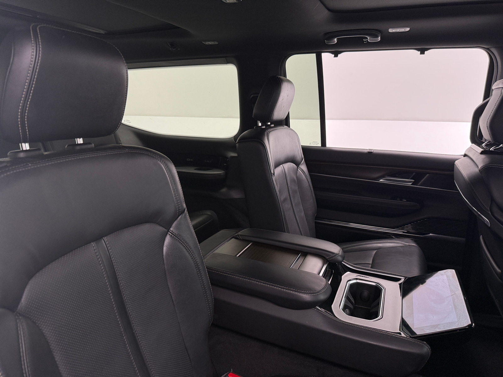 Thumbnail: 2023 Jeep Grand Wagoneer - 5