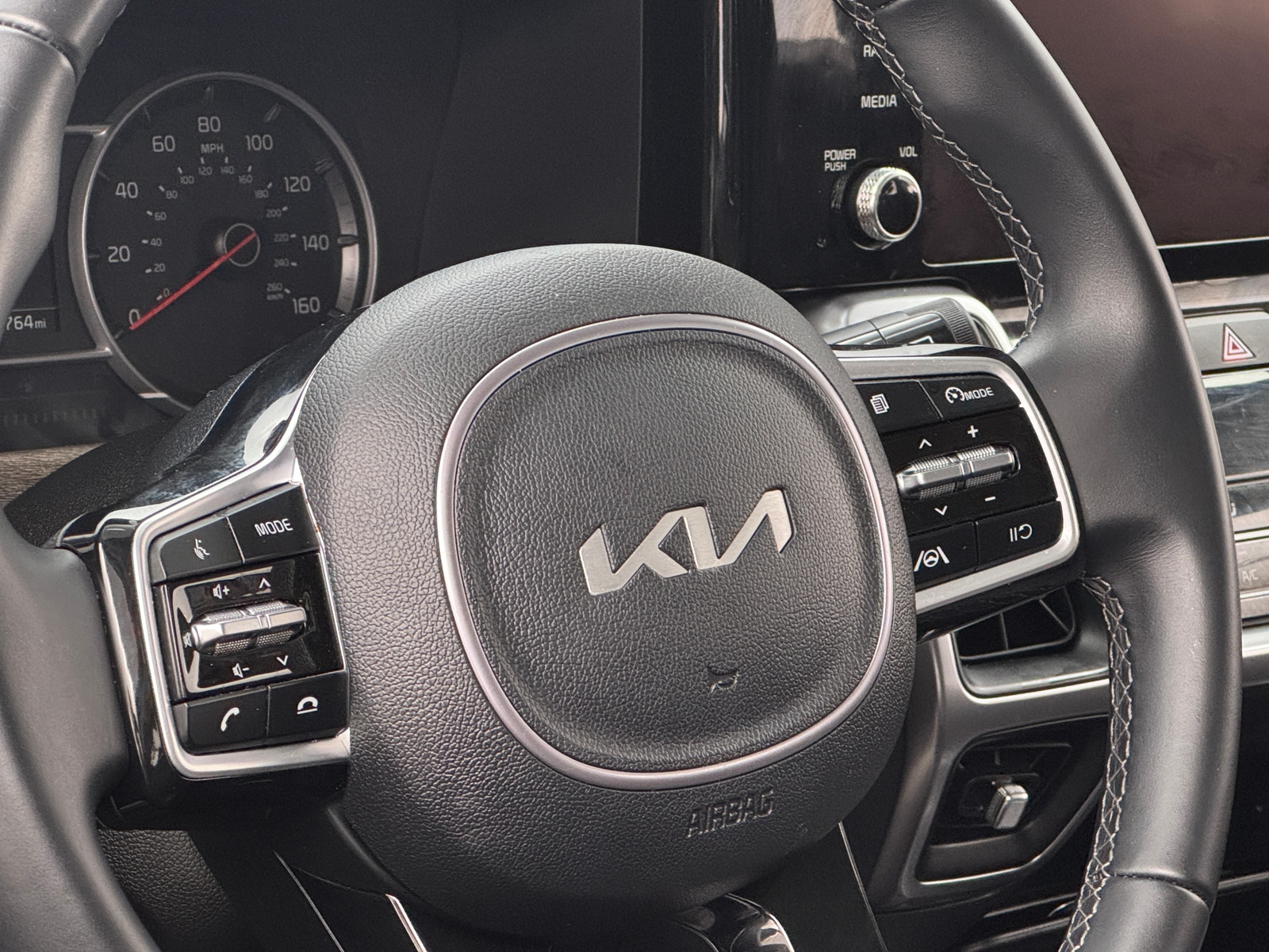 Thumbnail: 2023 Kia Sorento - 4