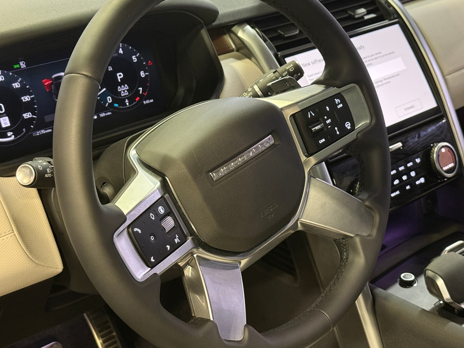 Thumbnail: 2024 Land Rover Discovery - 4