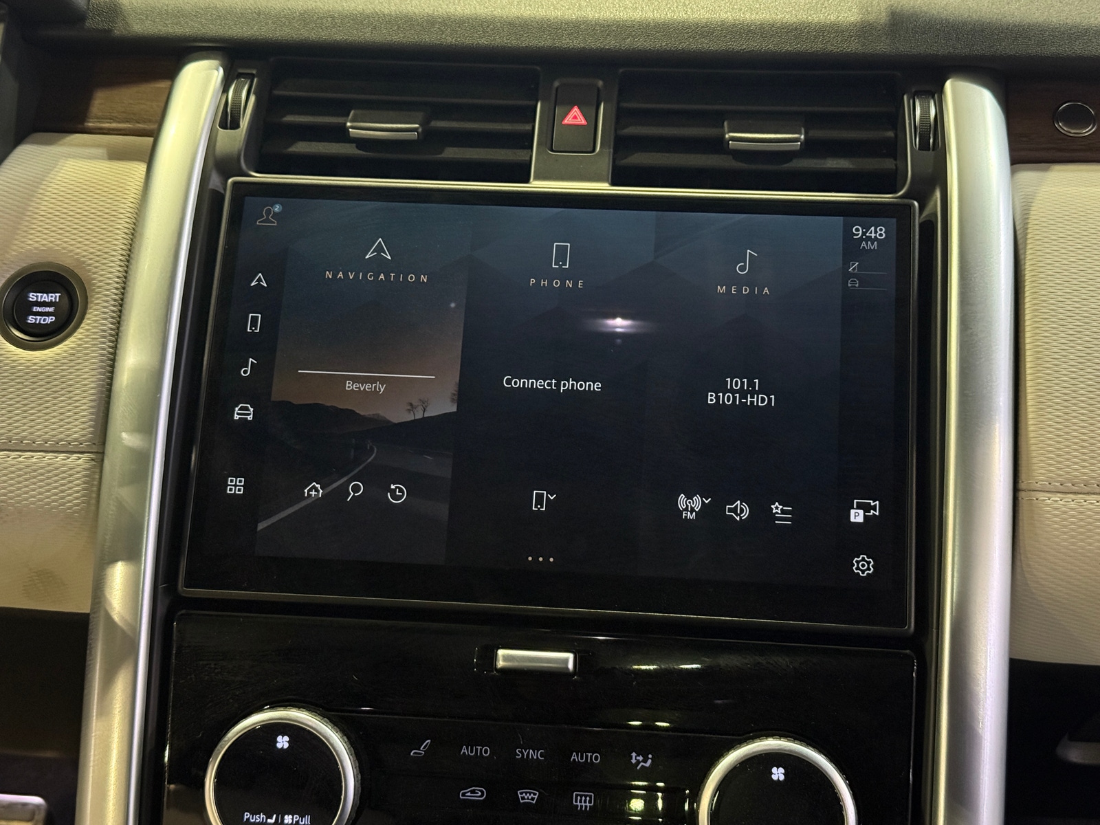 Thumbnail: 2024 Land Rover Discovery - 3