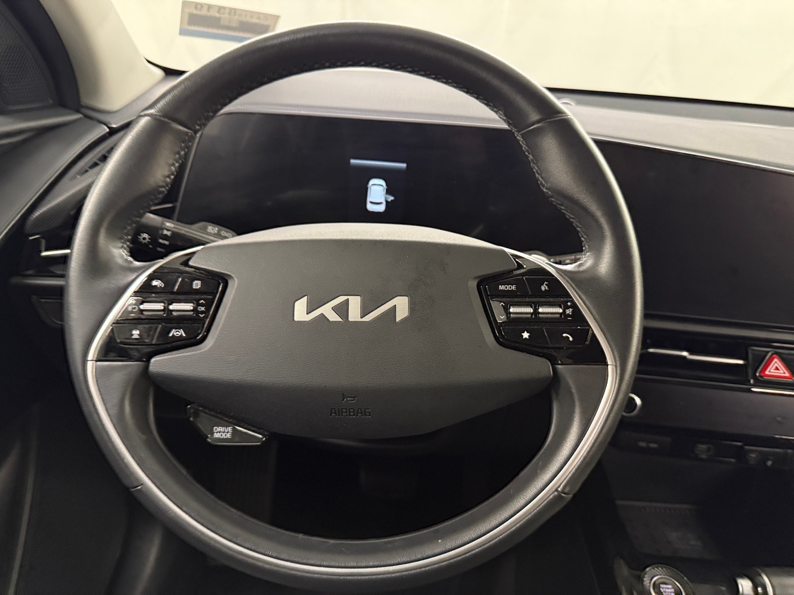 Thumbnail: 2023 Kia Niro - 4