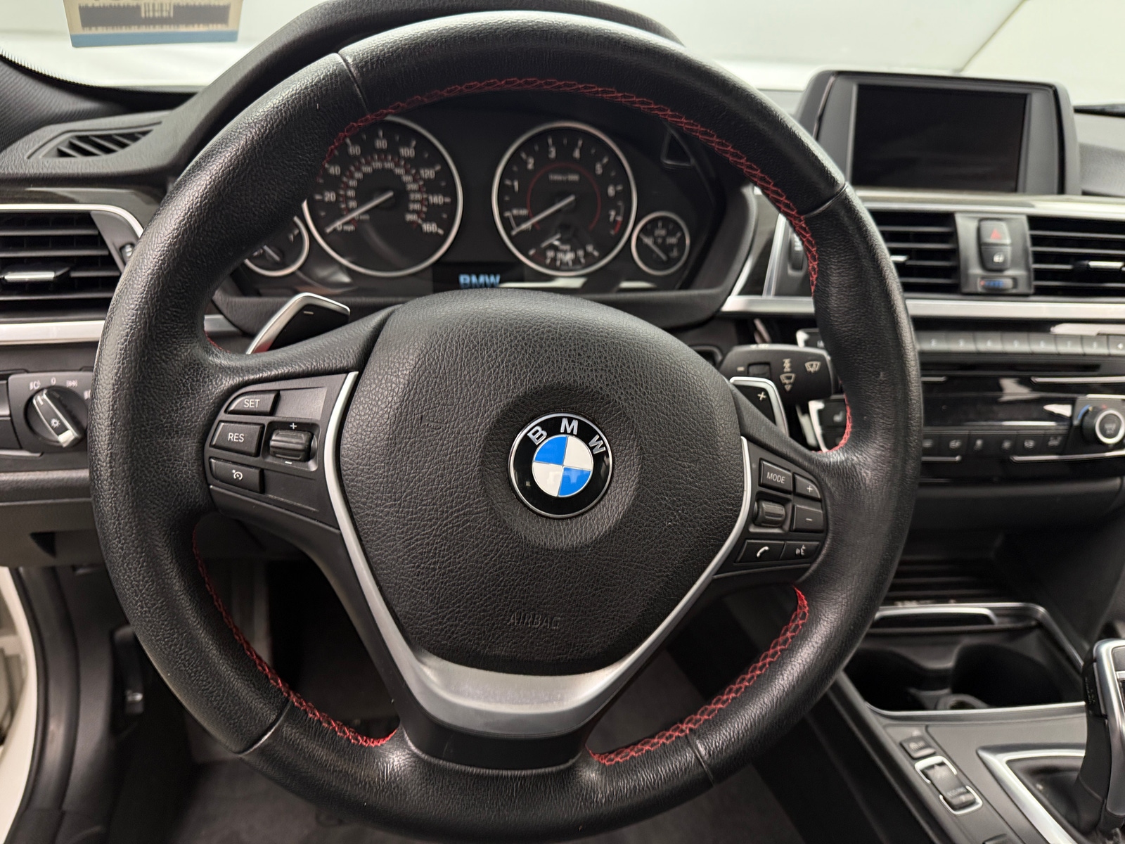 Thumbnail: 2016 BMW 3 Series - 4