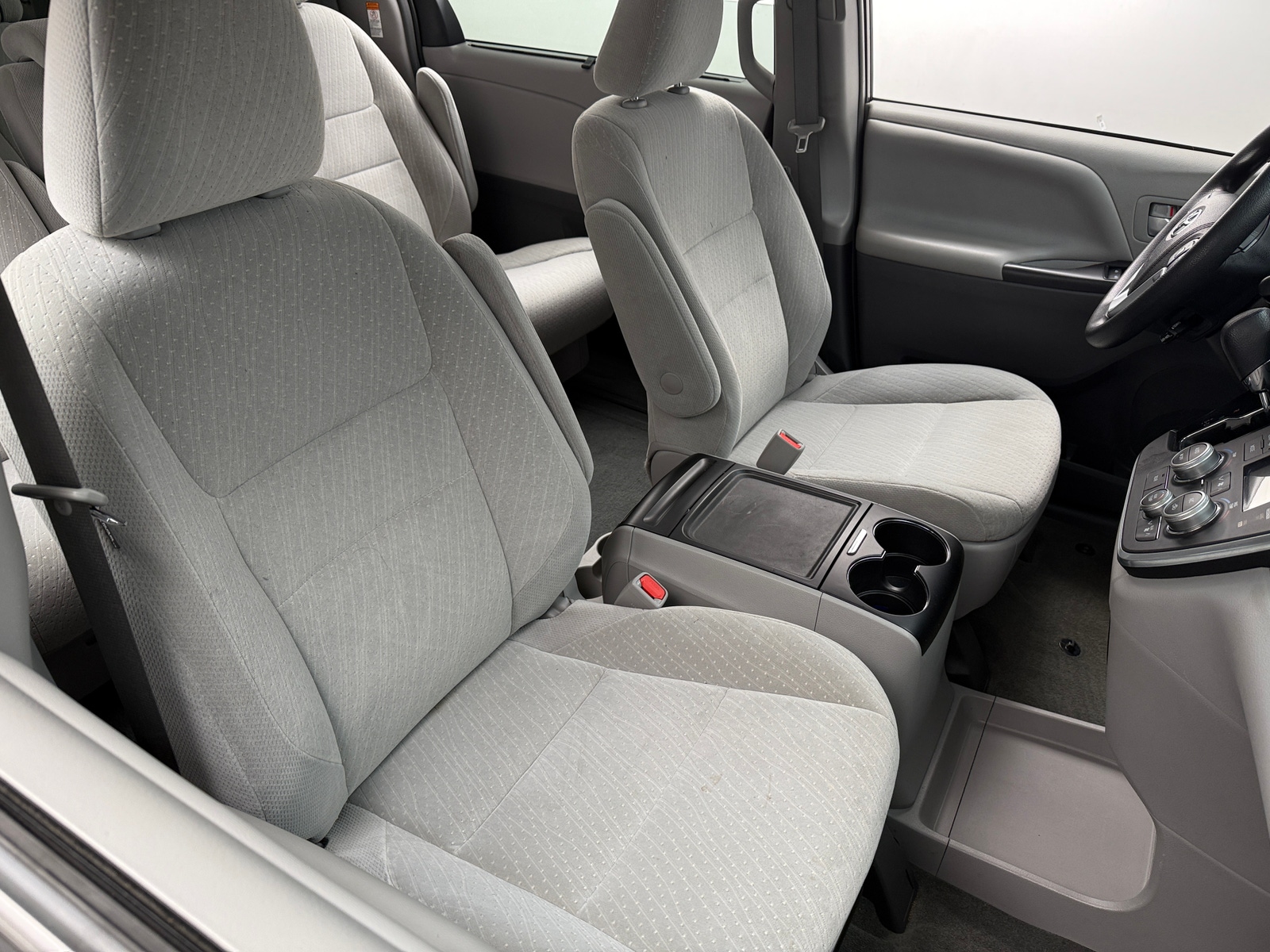 Thumbnail: 2017 Toyota Sienna - 2