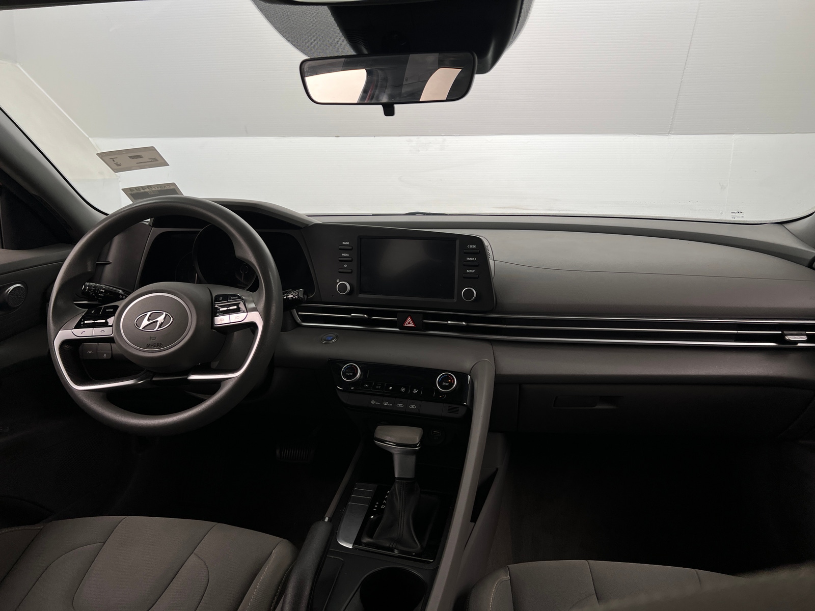 Thumbnail: 2022 Hyundai Elantra - 3