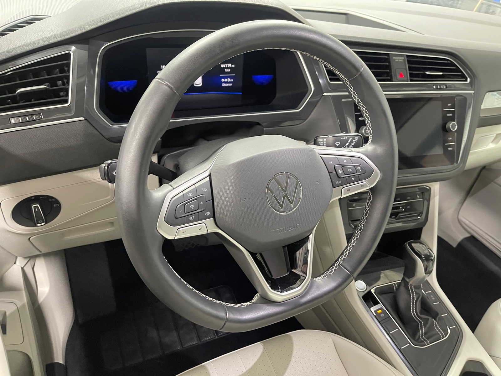 Thumbnail: 2022 Volkswagen Tiguan - 4