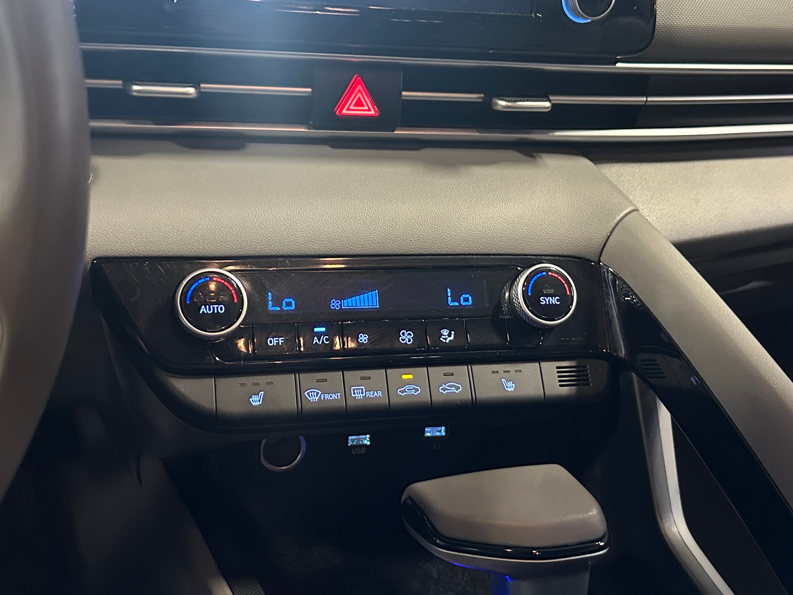 Thumbnail: 2022 Hyundai Elantra - 4