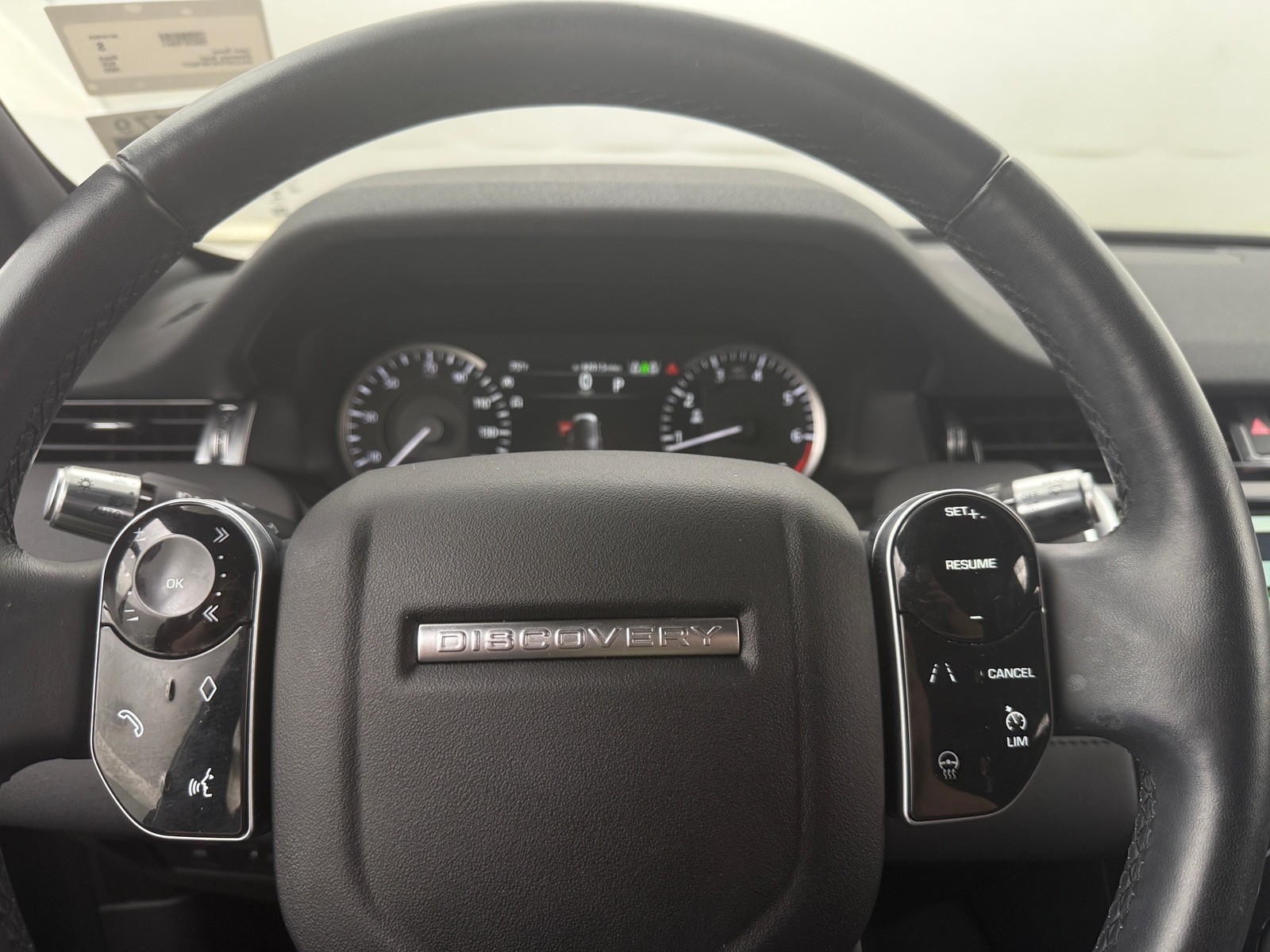 Thumbnail: 2020 Land Rover Discovery Sport - 4