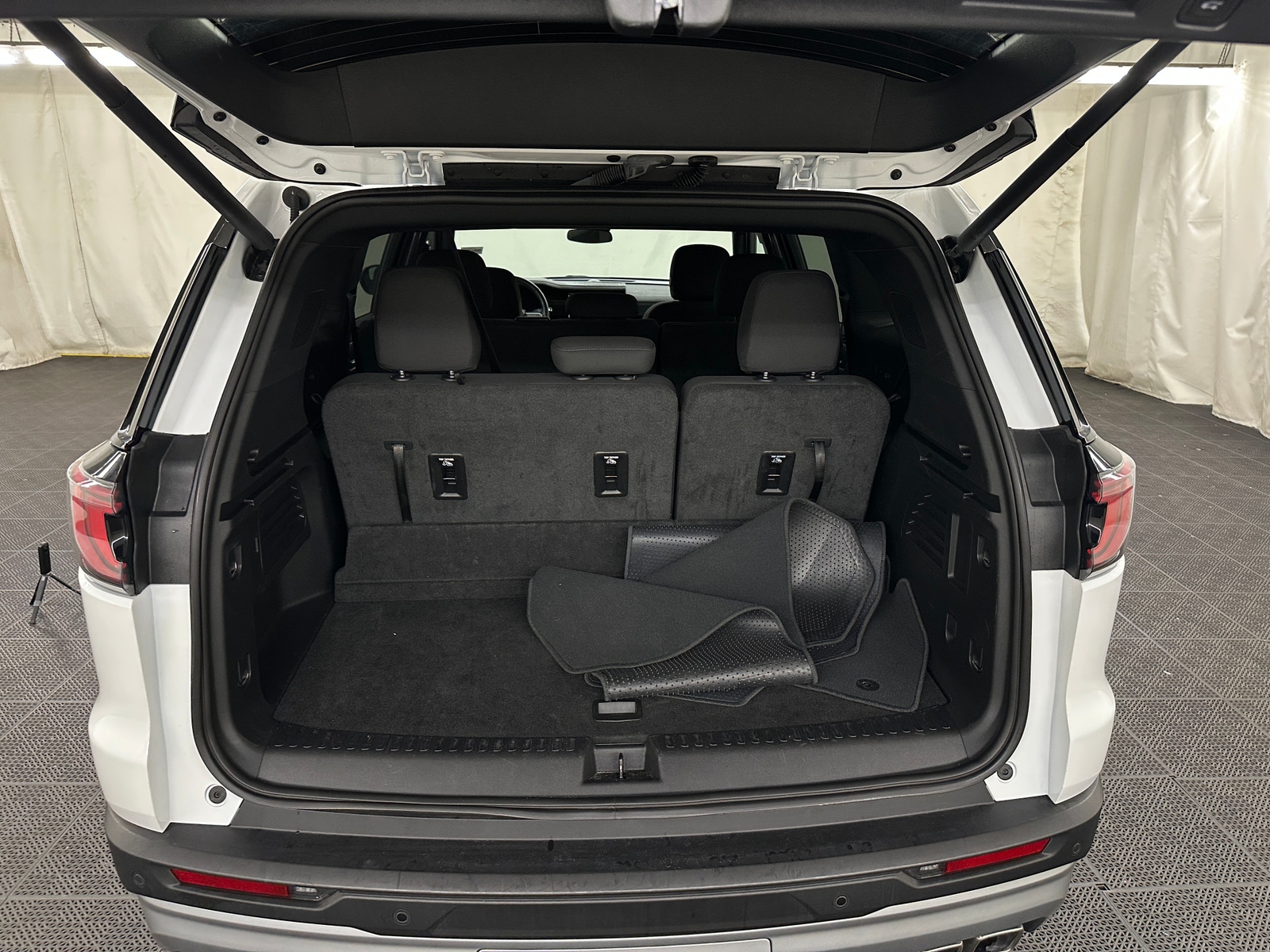 Thumbnail: 2025 GMC Acadia - 7